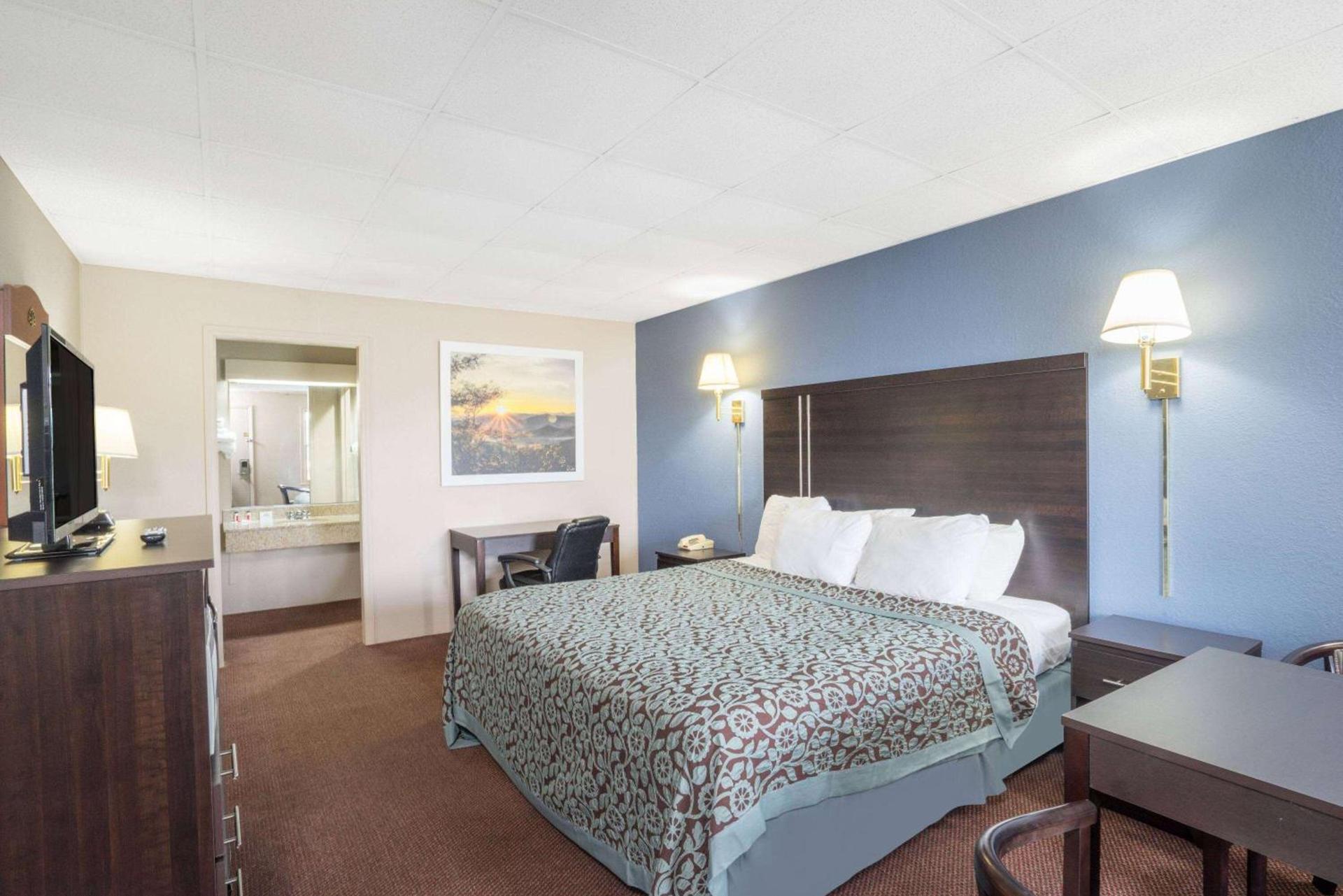 Days Inn by Wyndham Lincolnton photo 15