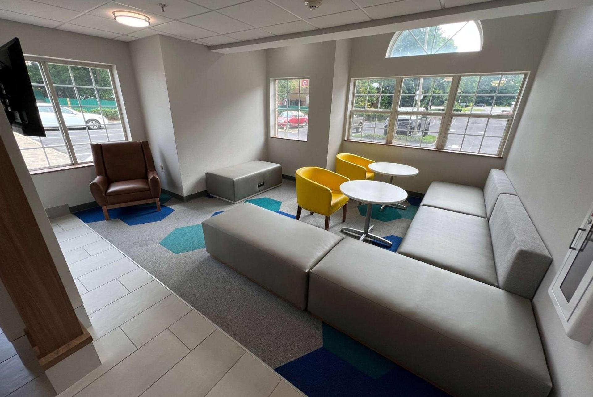 Microtel Inn & Suites by Wyndham Charlotte/Northlake photo 4