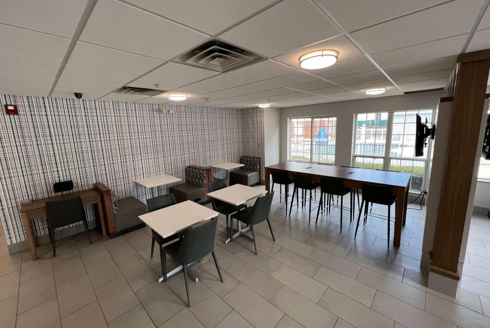 Microtel Inn & Suites by Wyndham Charlotte/Northlake photo 10