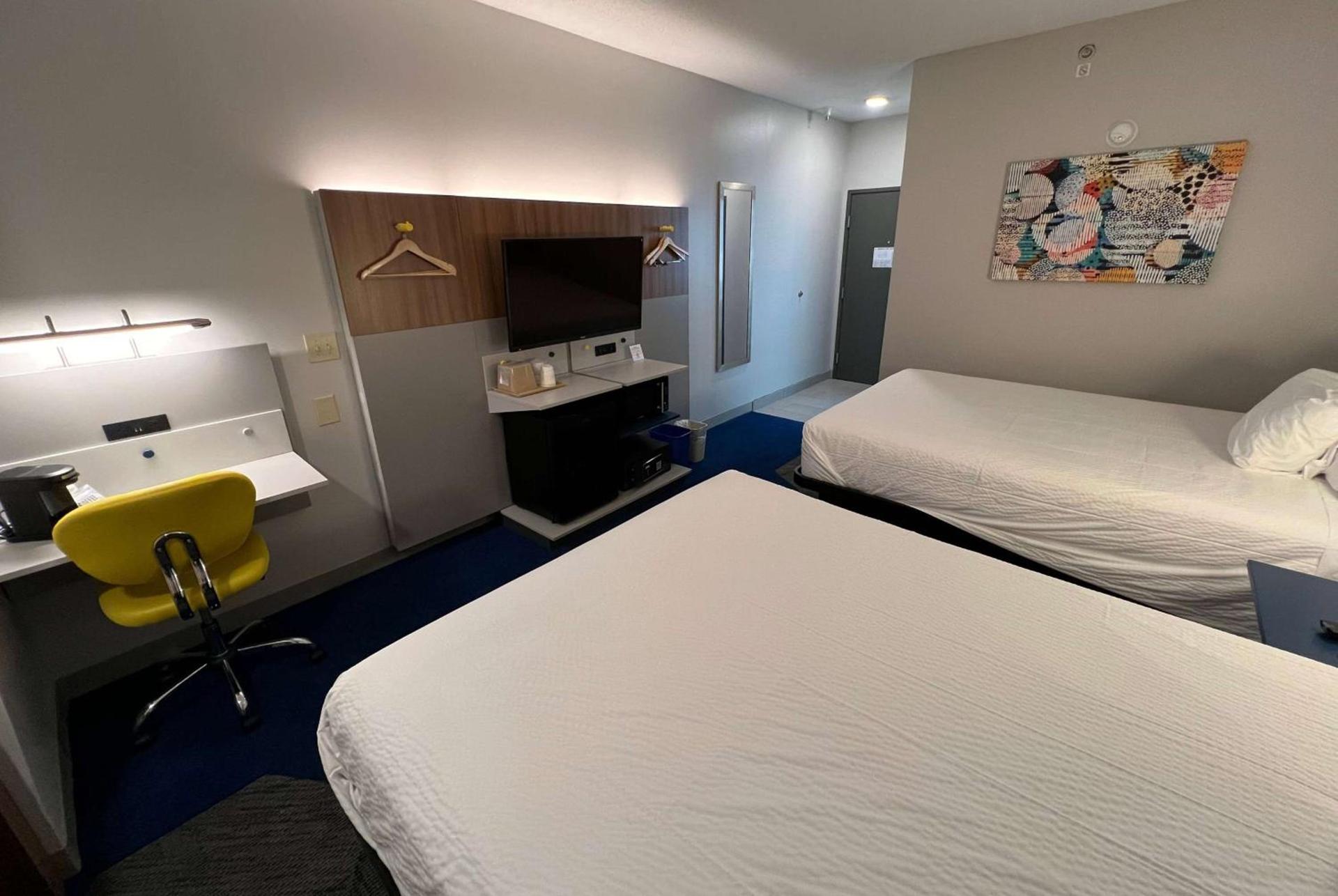 Microtel Inn & Suites by Wyndham Charlotte/Northlake photo 27