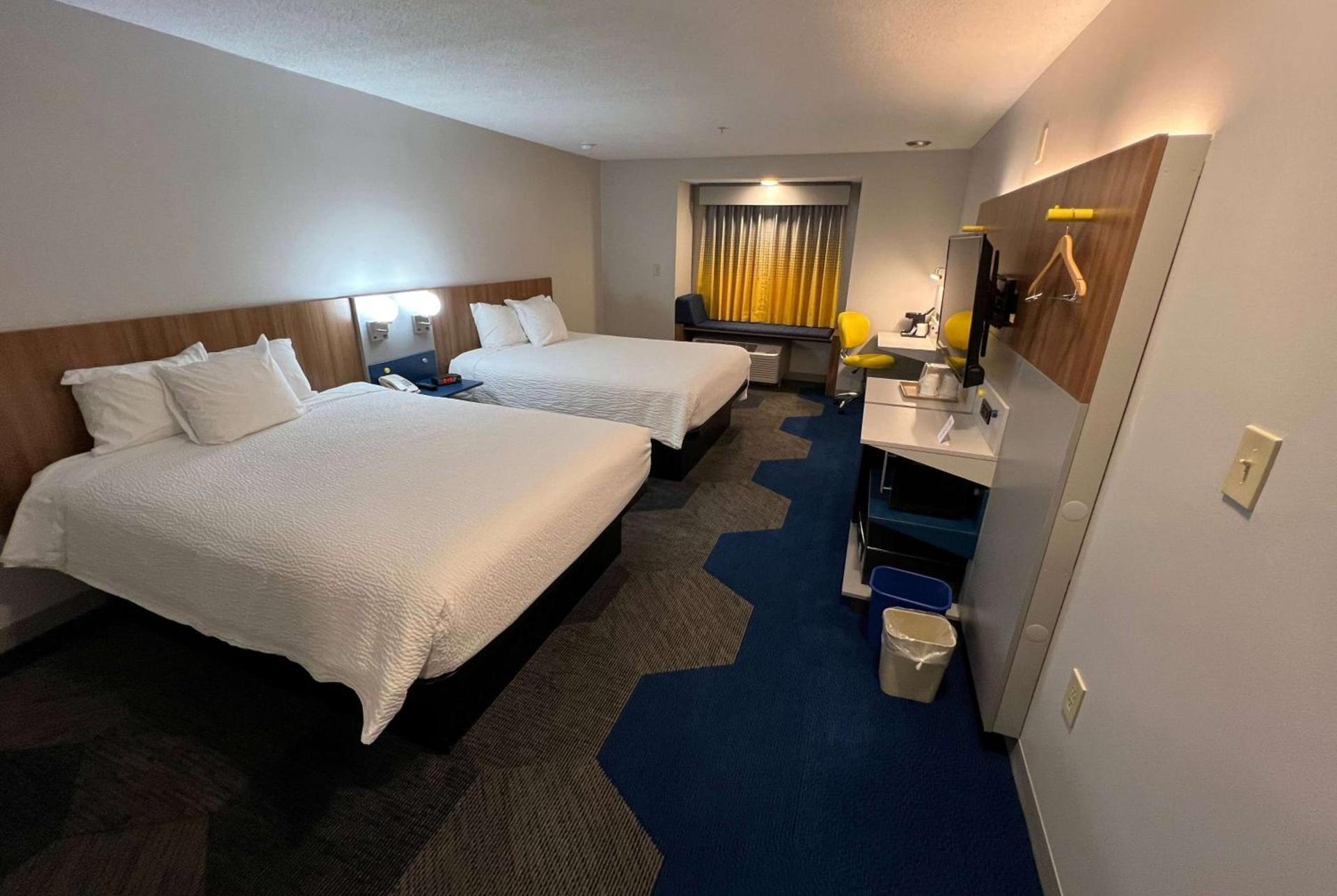 Microtel Inn & Suites by Wyndham Charlotte/Northlake photo 26