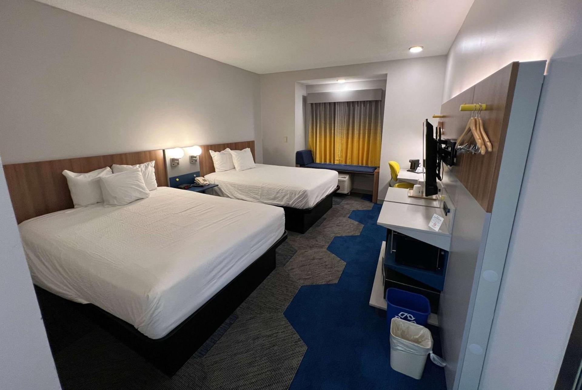 Microtel Inn & Suites by Wyndham Charlotte/Northlake photo 42