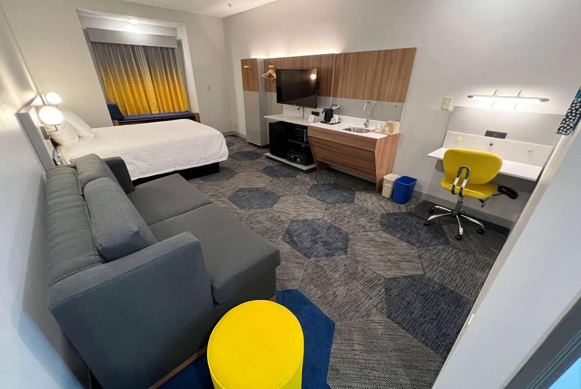 Microtel Inn & Suites by Wyndham Charlotte/Northlake photo 33