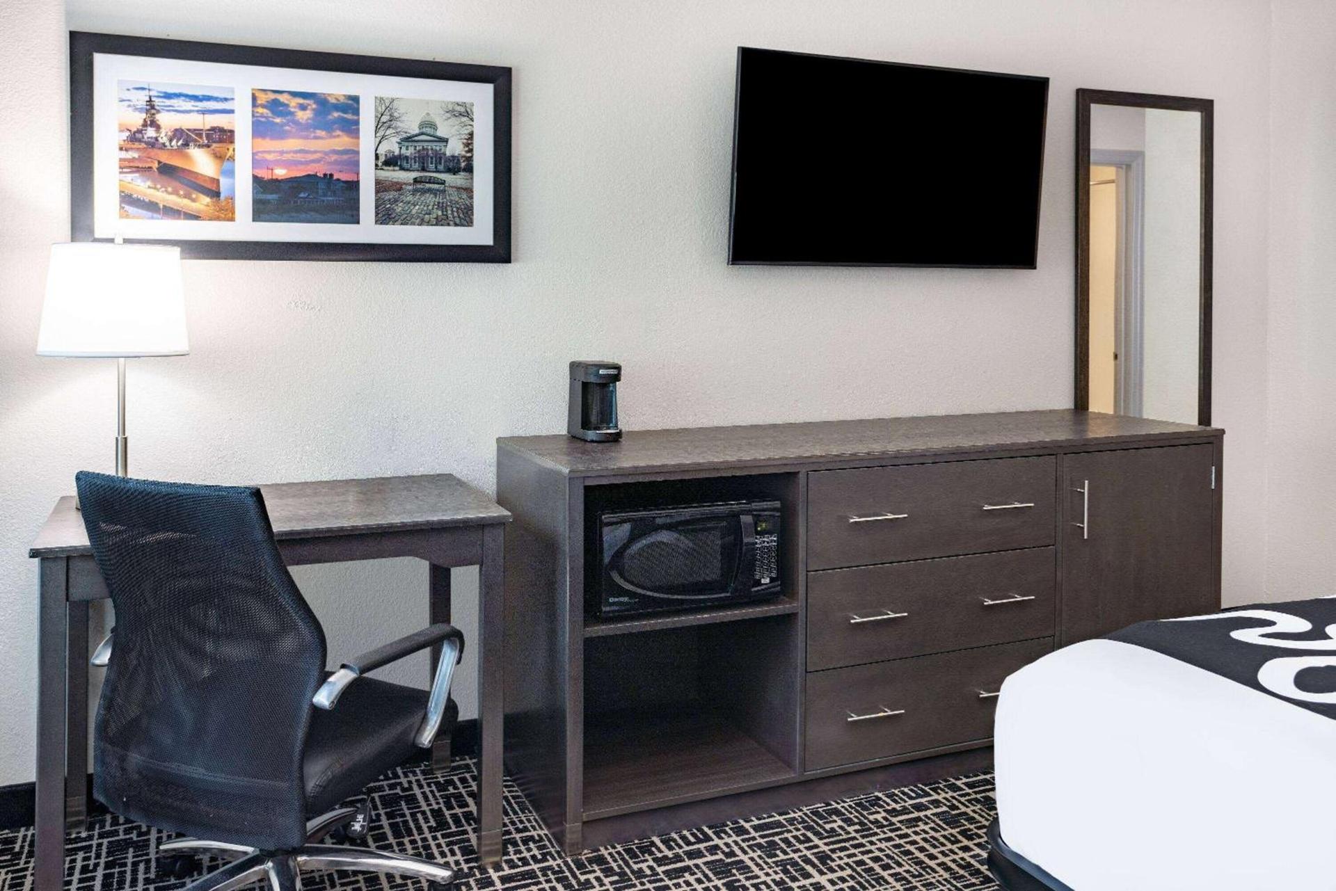 La Quinta Inn & Suites by Wyndham Norfolk photo 20
