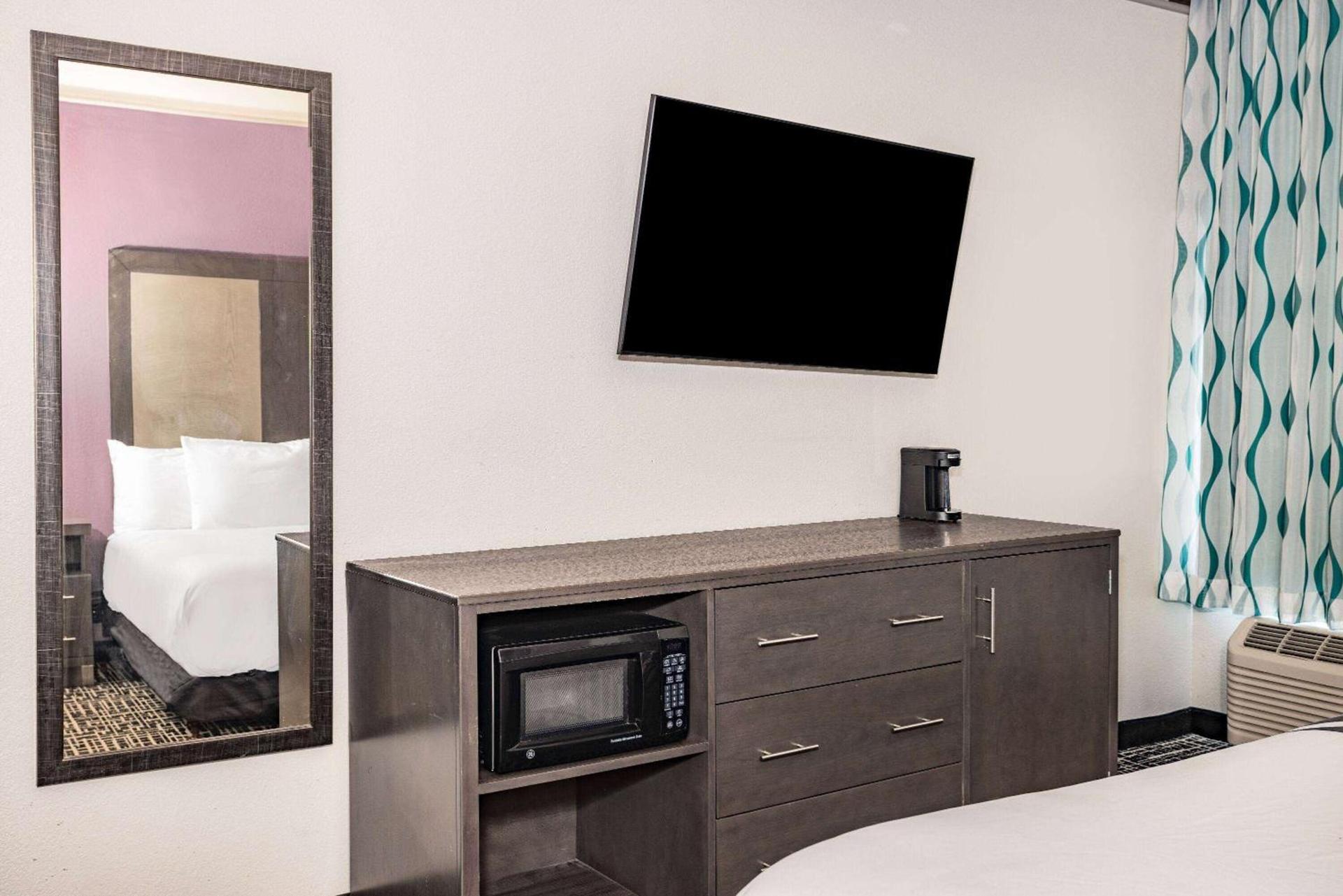 La Quinta Inn & Suites by Wyndham Norfolk photo 22
