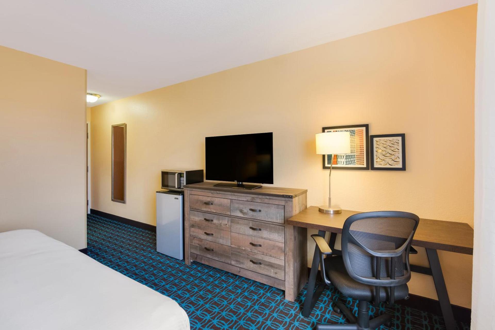 AmericInn by Wyndham Minot photo 26