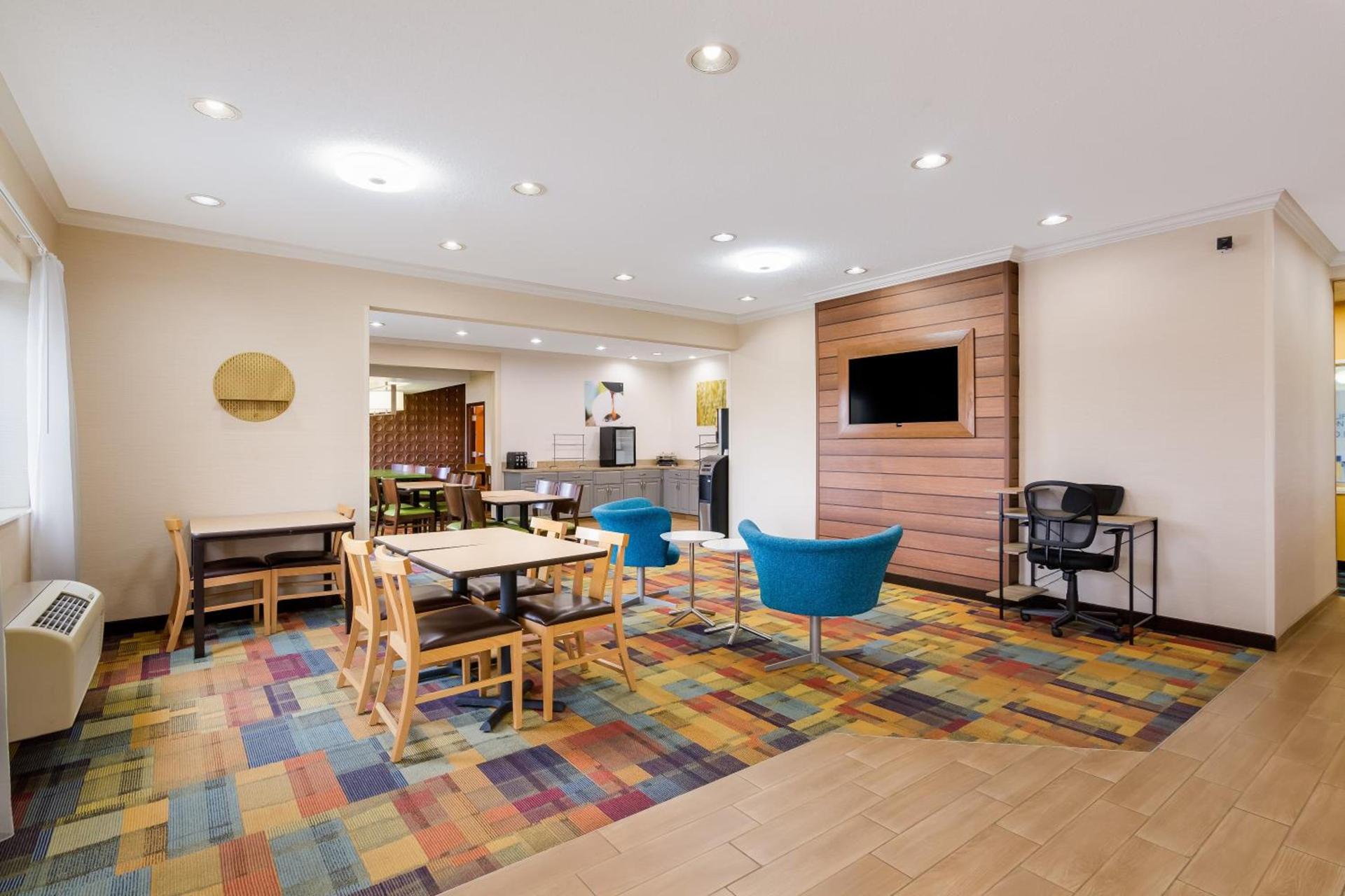 AmericInn by Wyndham Minot photo 36