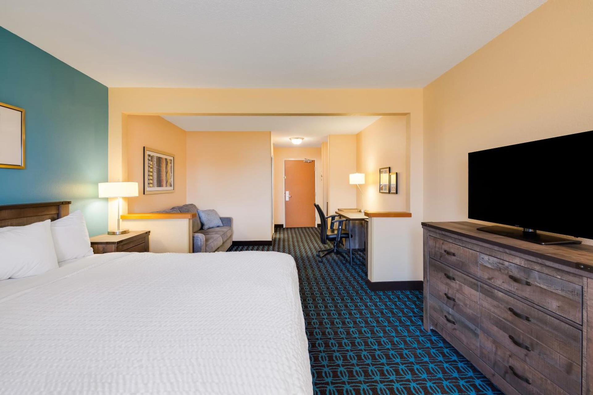AmericInn by Wyndham Minot photo 35