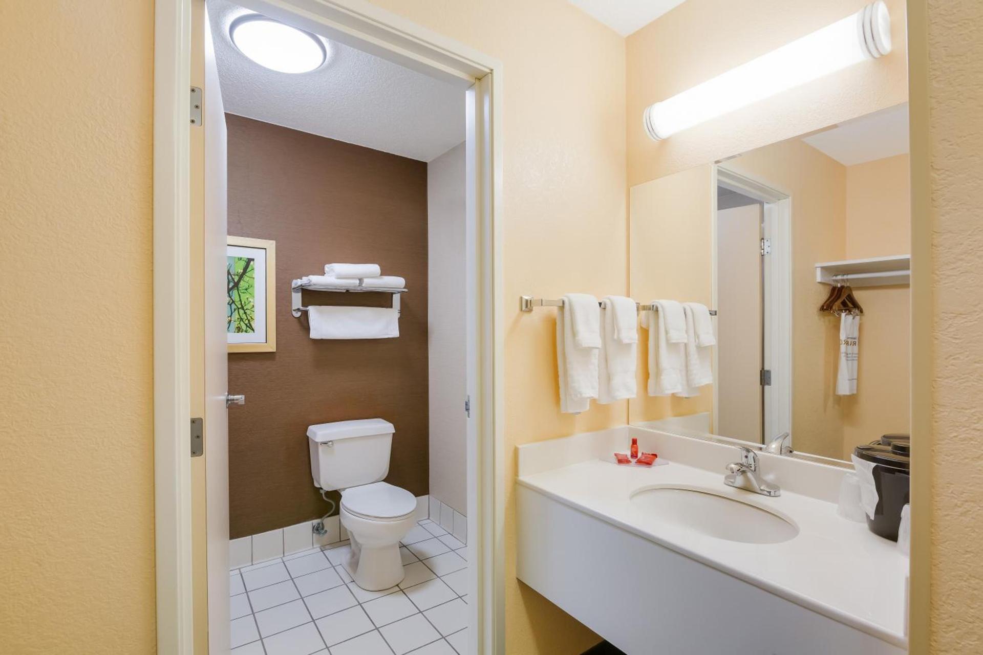 AmericInn by Wyndham Minot photo 33