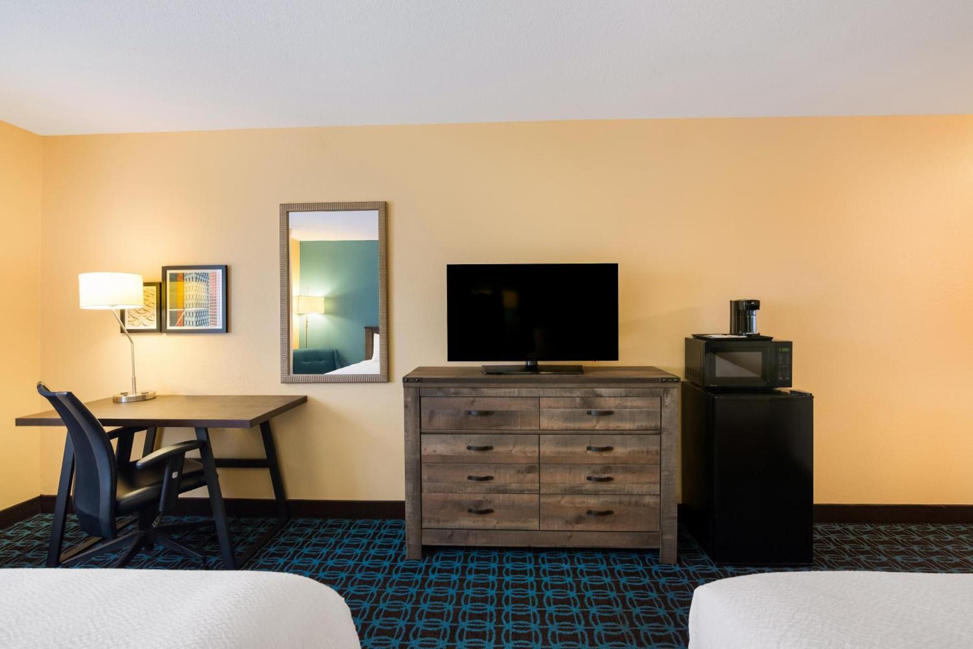 AmericInn by Wyndham Minot photo 44