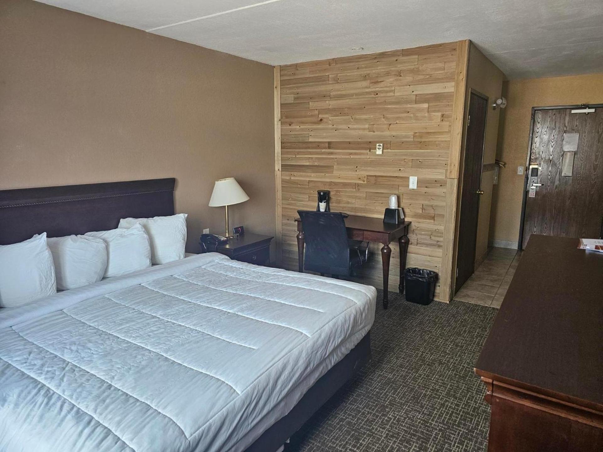 Crookston Inn & Convention Center photo 13