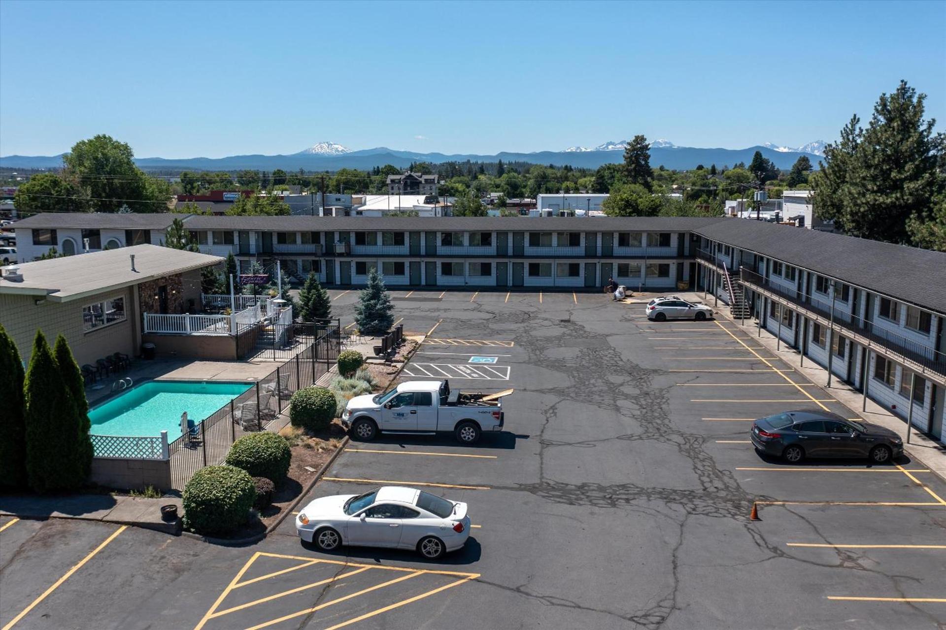 Bend Inn & Suites photo 24
