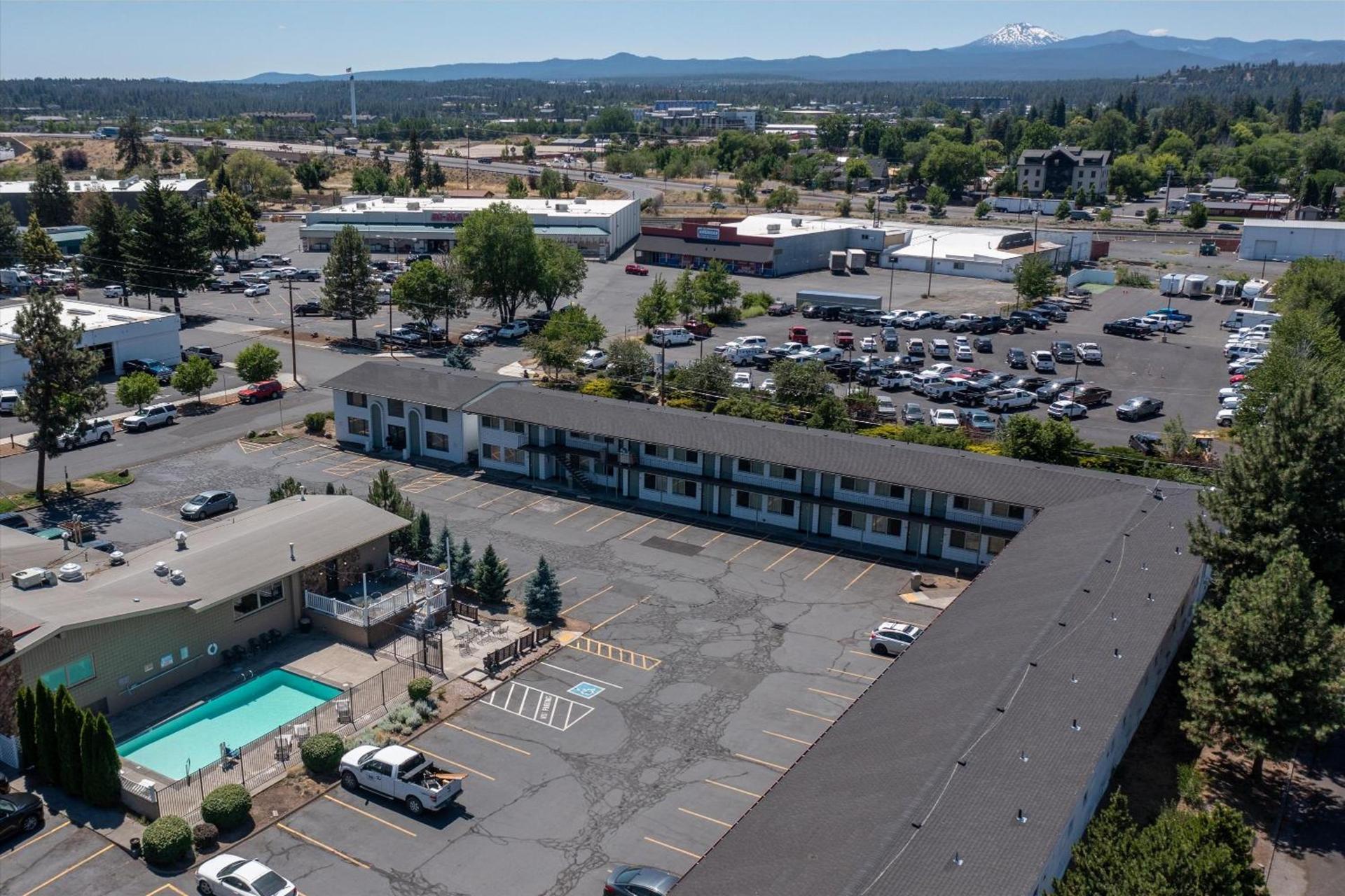Bend Inn & Suites photo 23