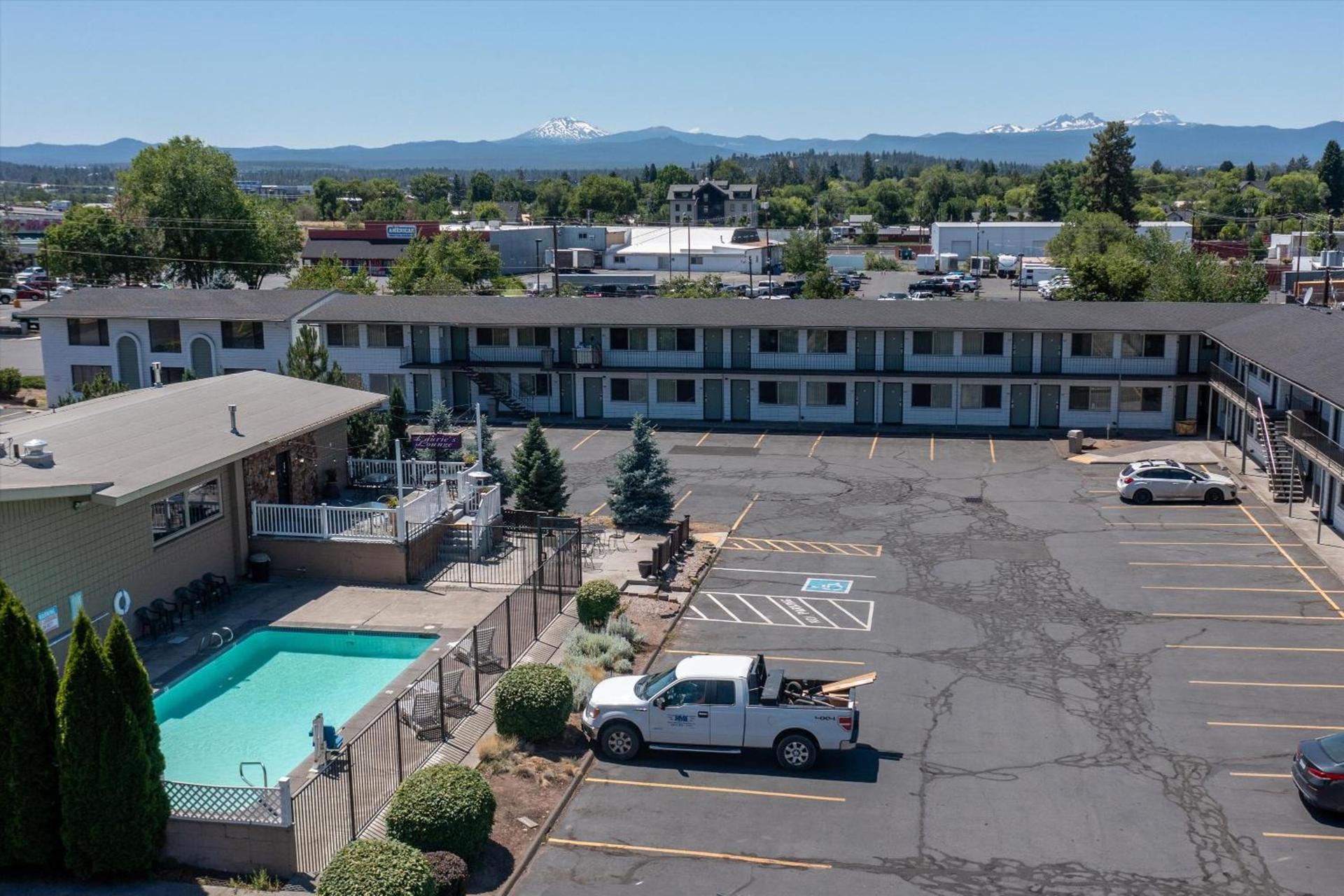 Bend Inn & Suites photo 20