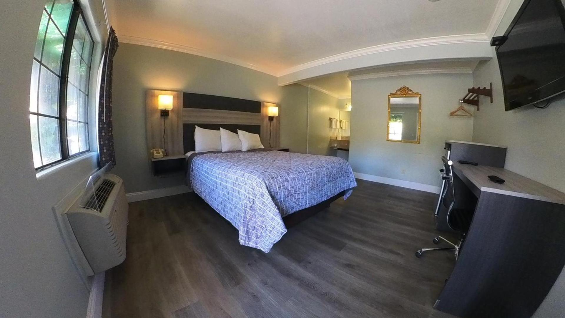 Monterey Oceanside Inn photo 14