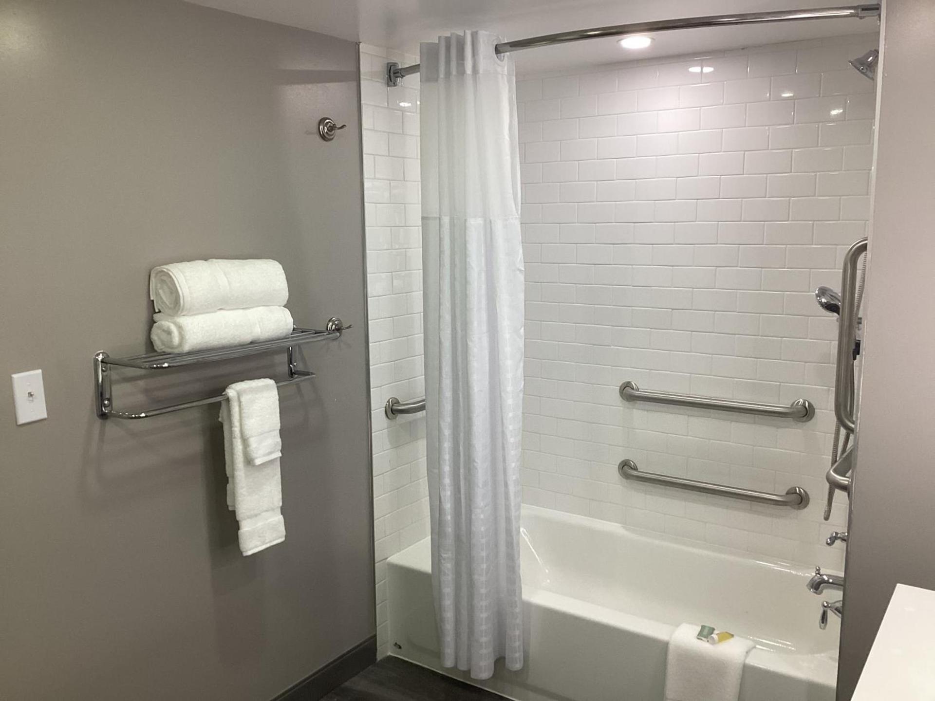 Days-Inn by Wyndham Baltimore Northwest photo 31