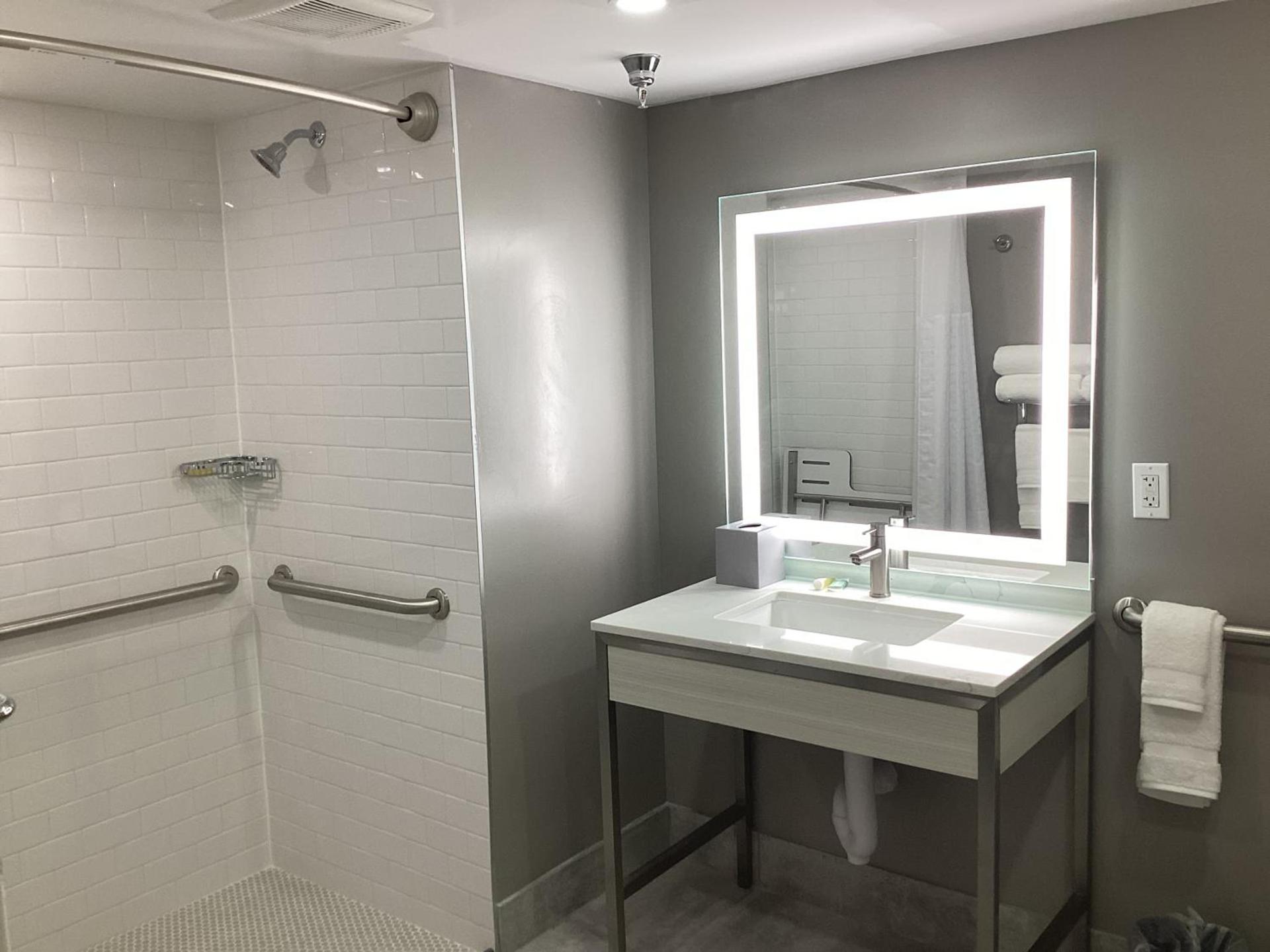 Super 8 by Wyndham Baltimore Northwest photo 32
