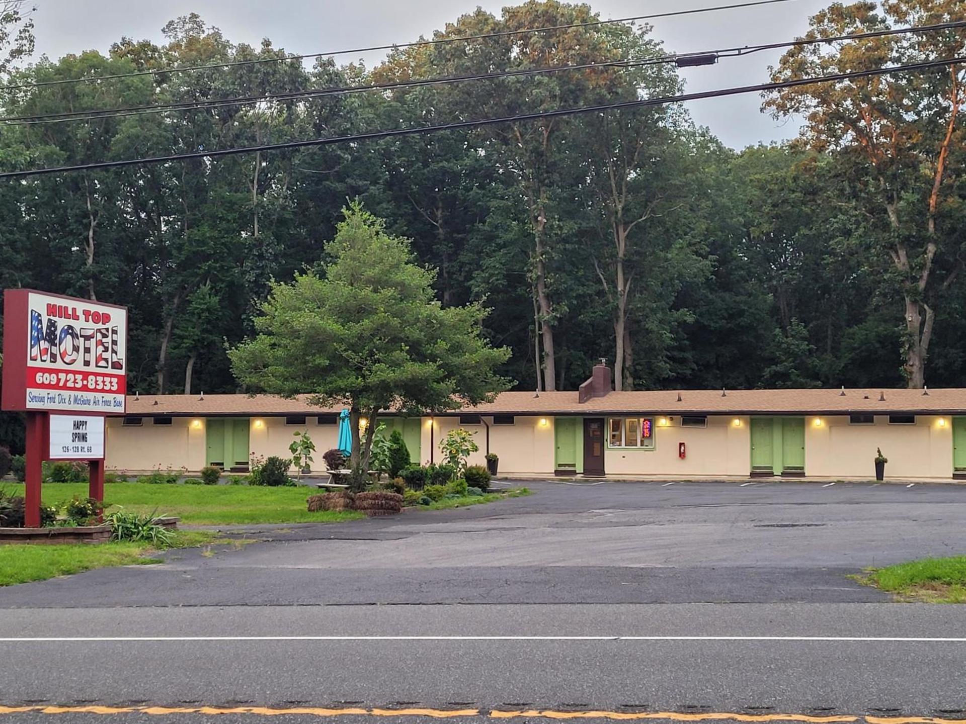Hill Top Motel — hotel in Wrightstown