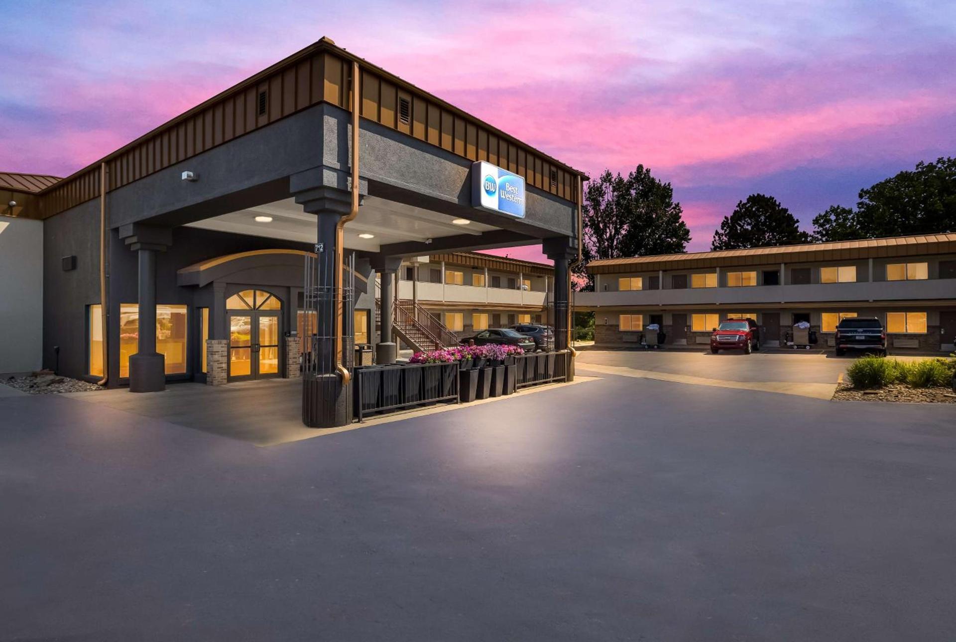 Best Western Plains Motel — hotel in Wall