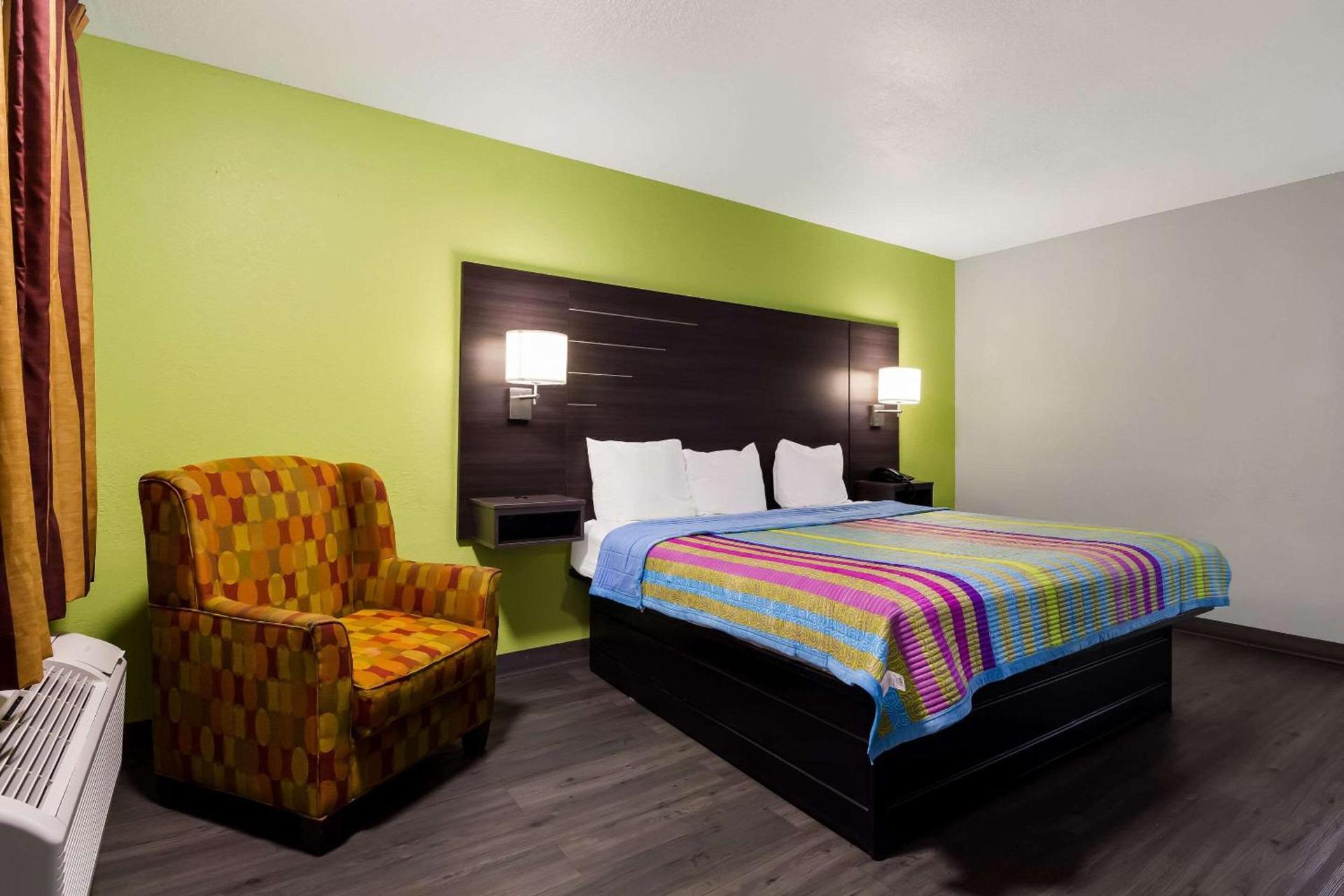 Monsoon Inn photo 11