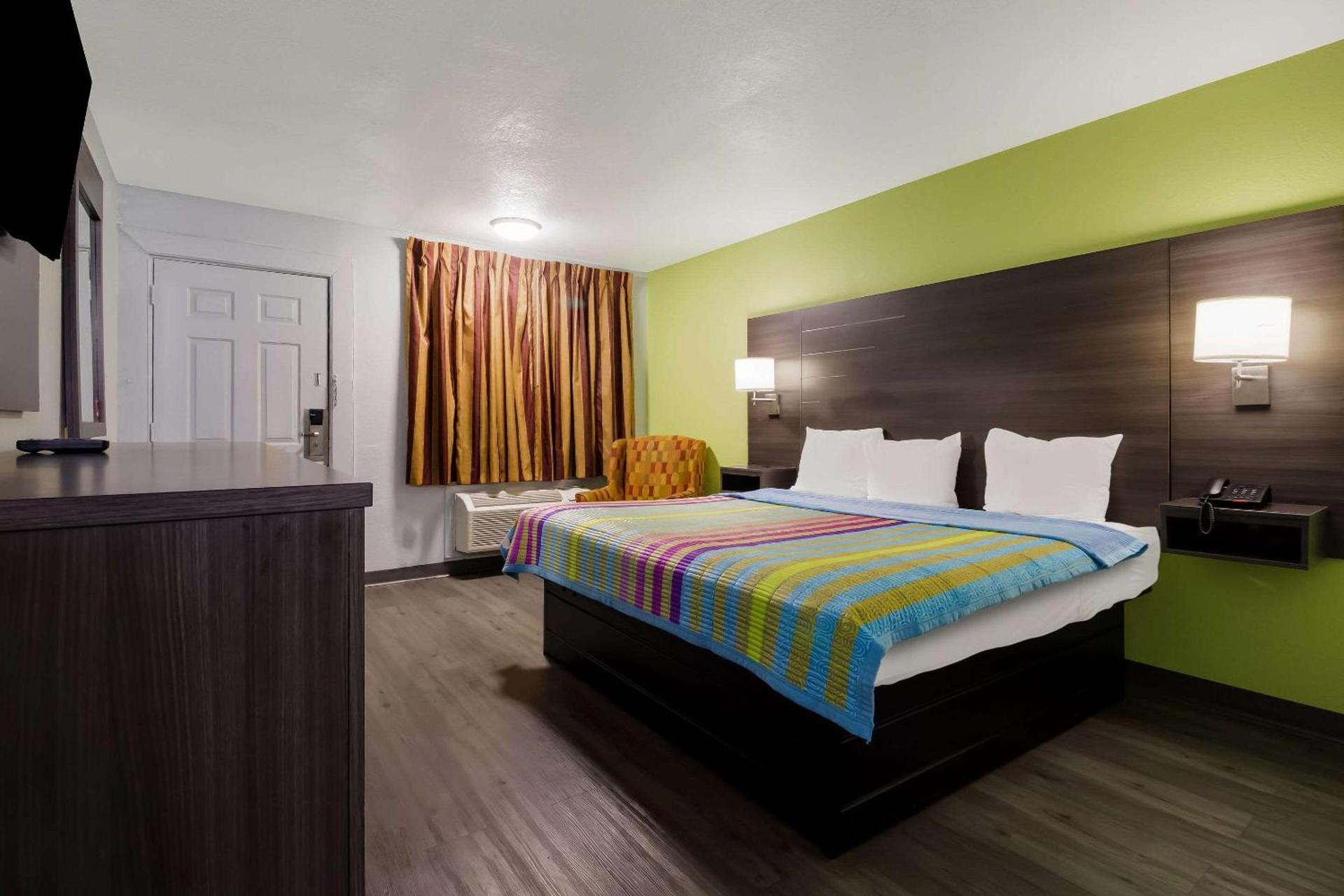 Monsoon Inn photo 13
