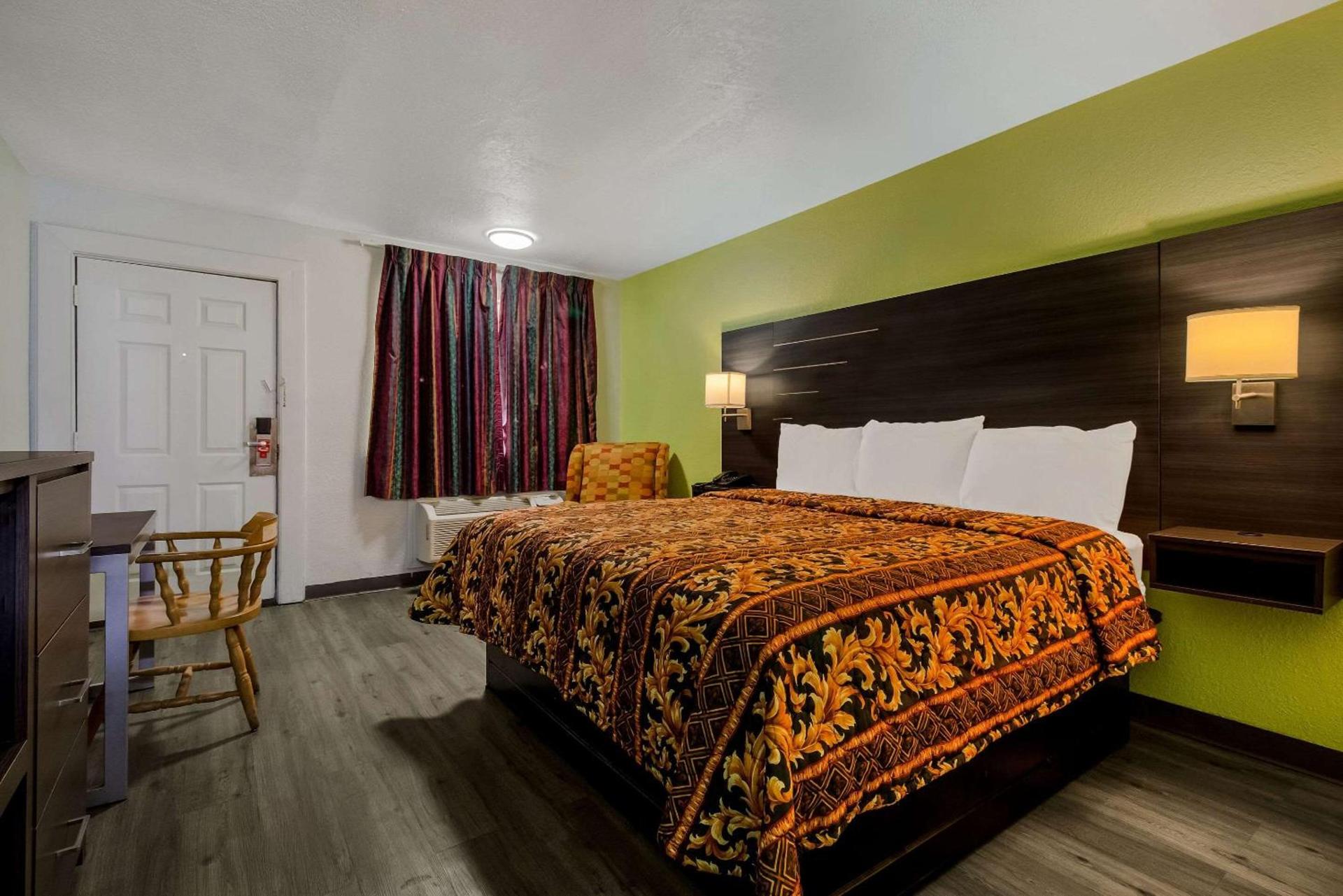 Monsoon Inn photo 15
