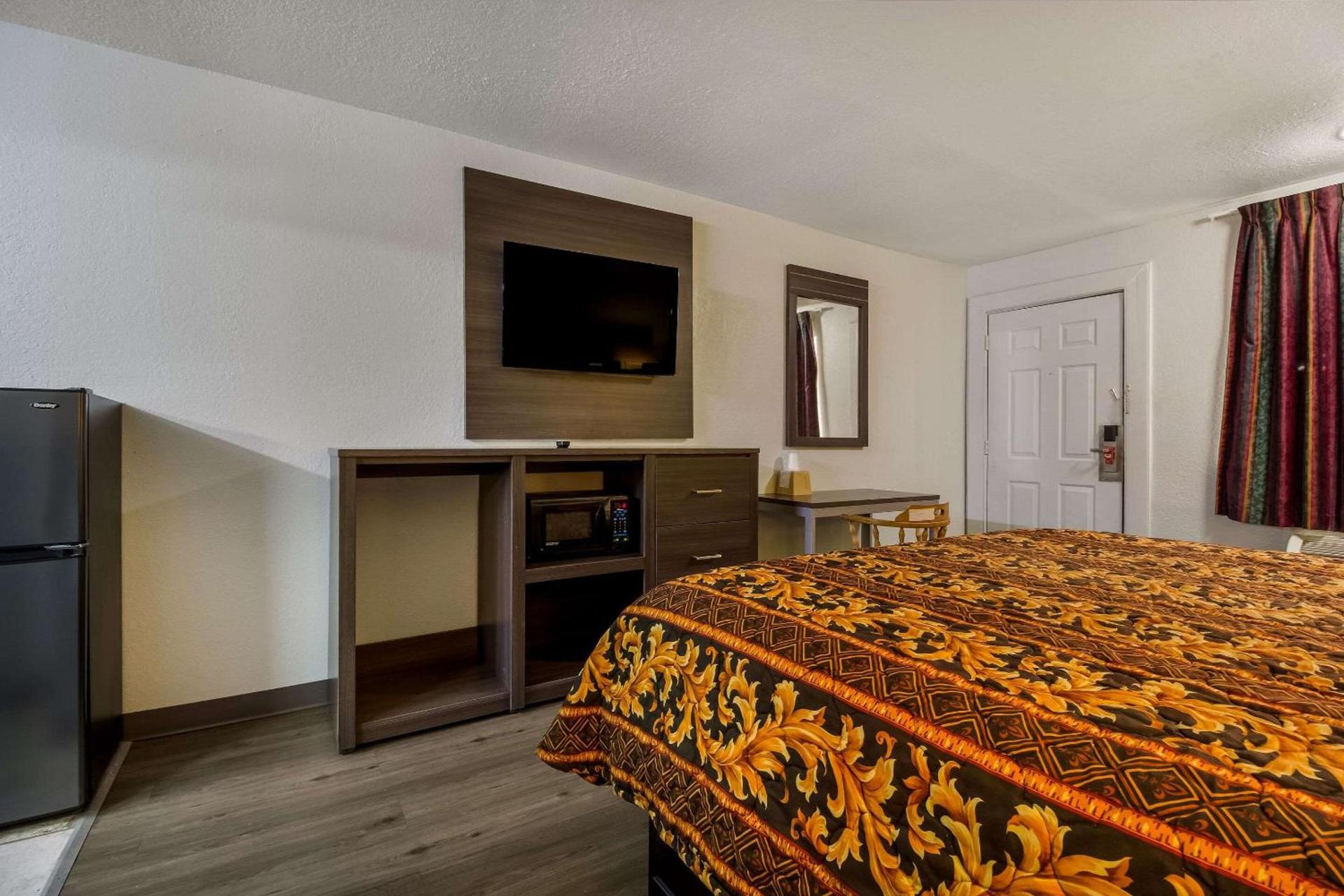 Monsoon Inn photo 17