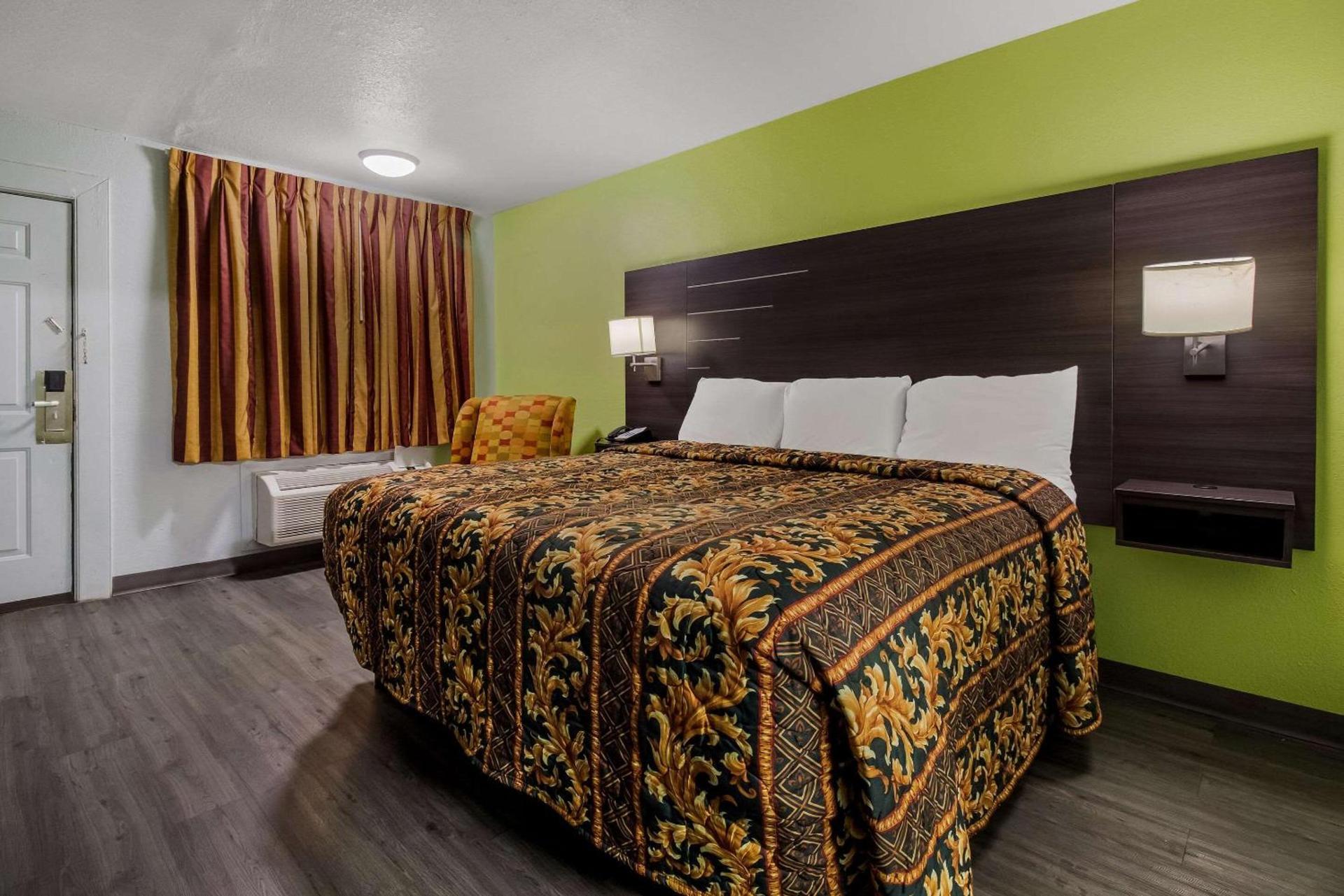 Monsoon Inn photo 22