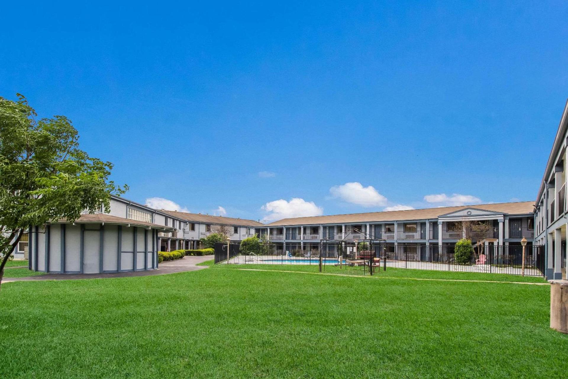 Monsoon Inn photo 24