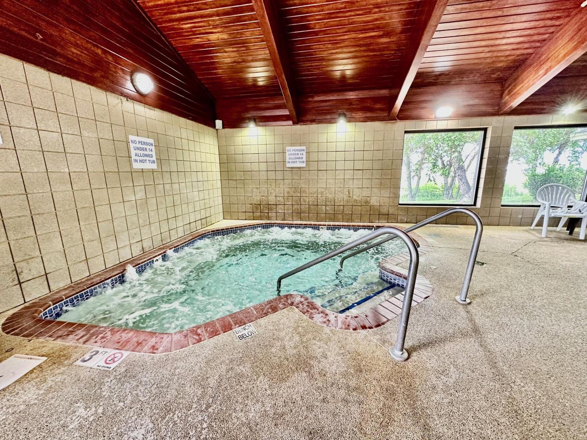 AmericInn by Wyndham Shakopee Near Canterbury Park photo 30