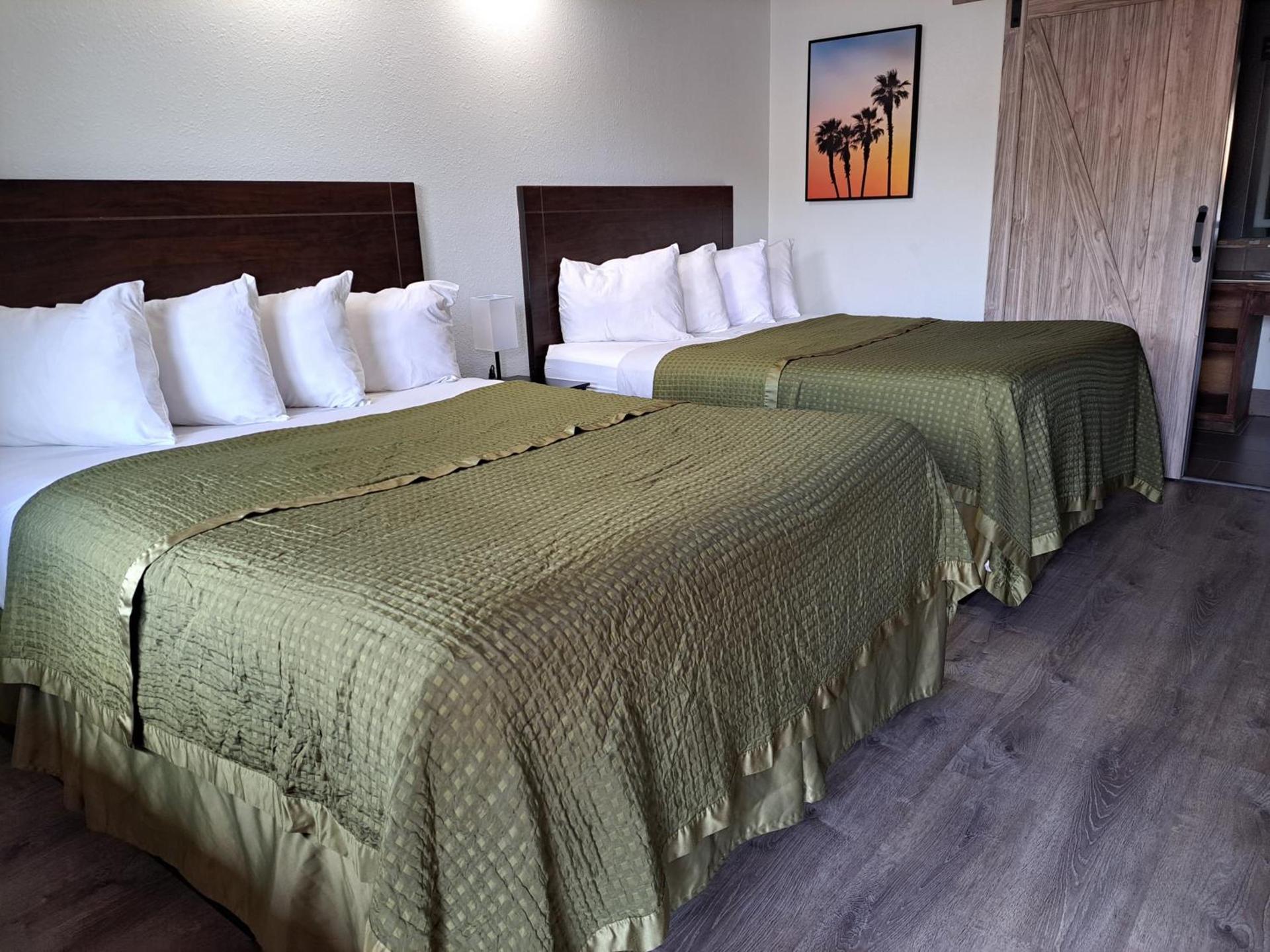 Dunes Motel - Bend photo 14