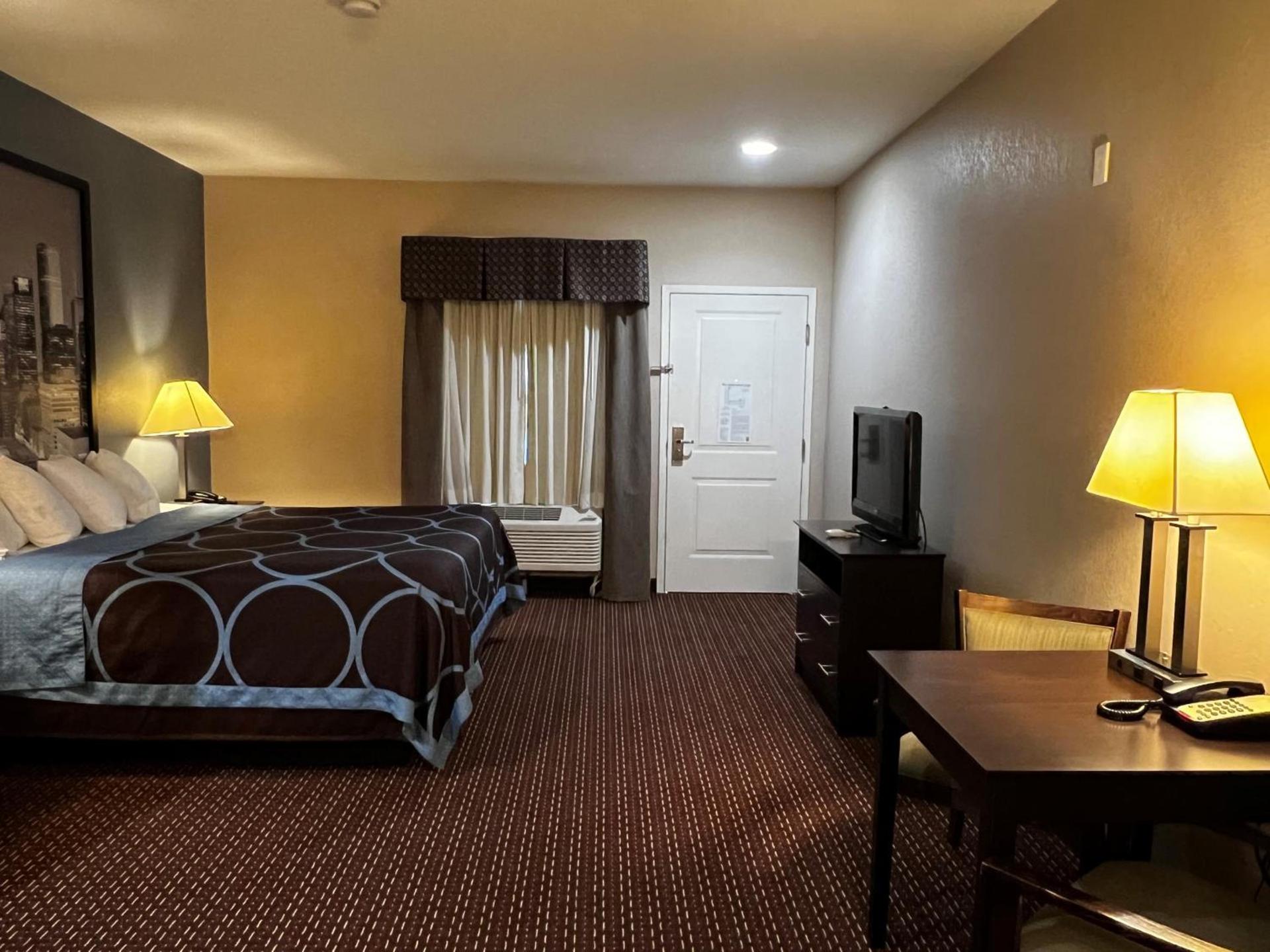Super 8 by Wyndham Center photo 13