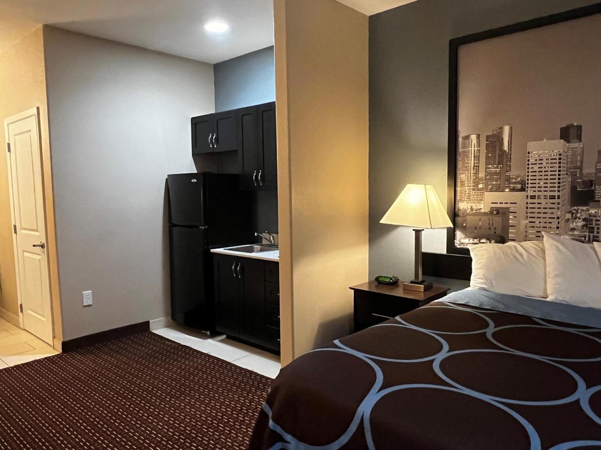 Super 8 by Wyndham Center photo 10