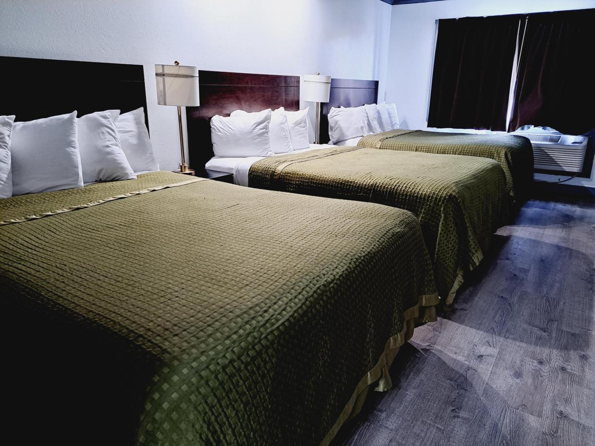 Dunes Motel - Bend photo 16