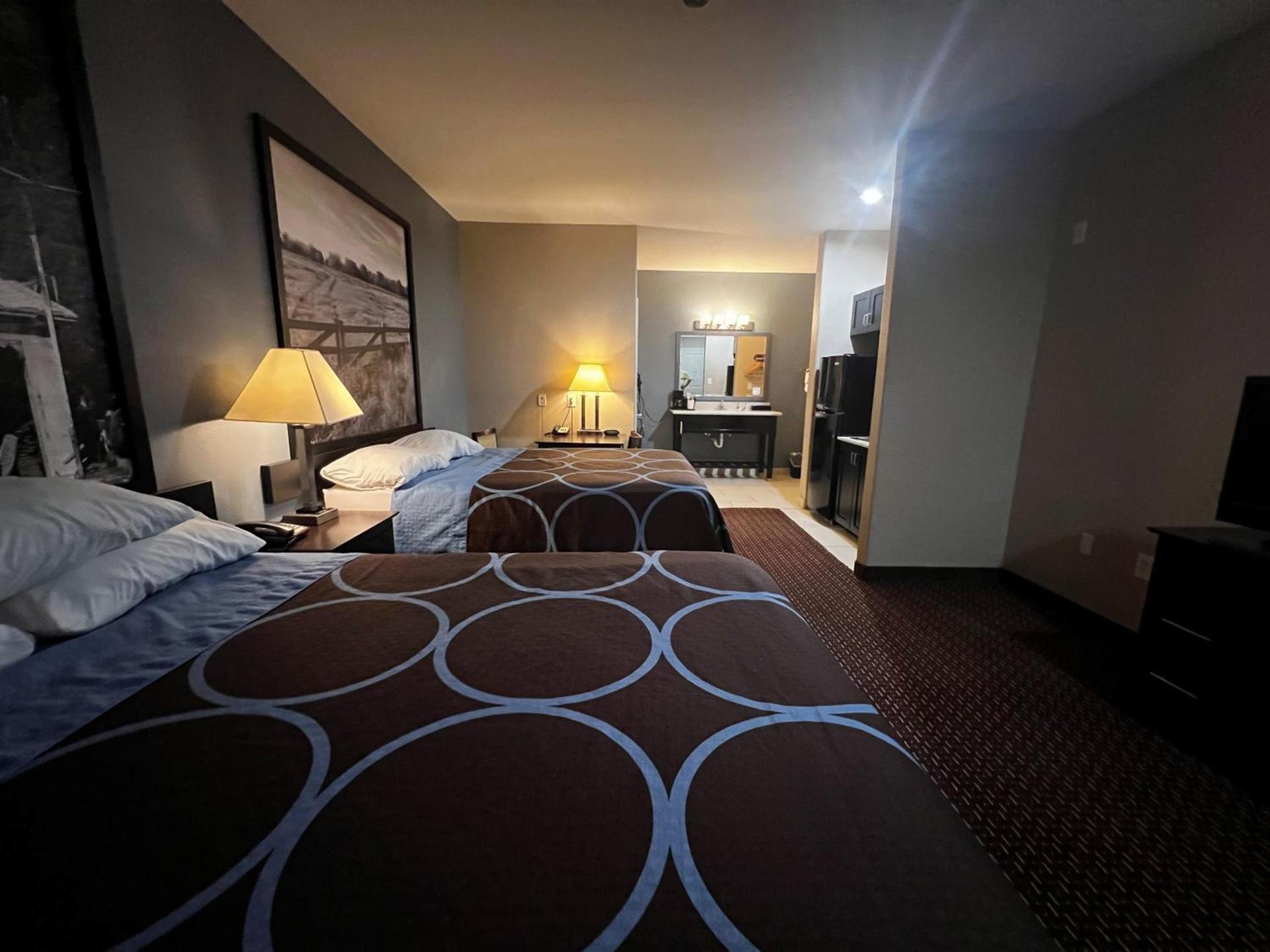 Super 8 by Wyndham Center photo 22