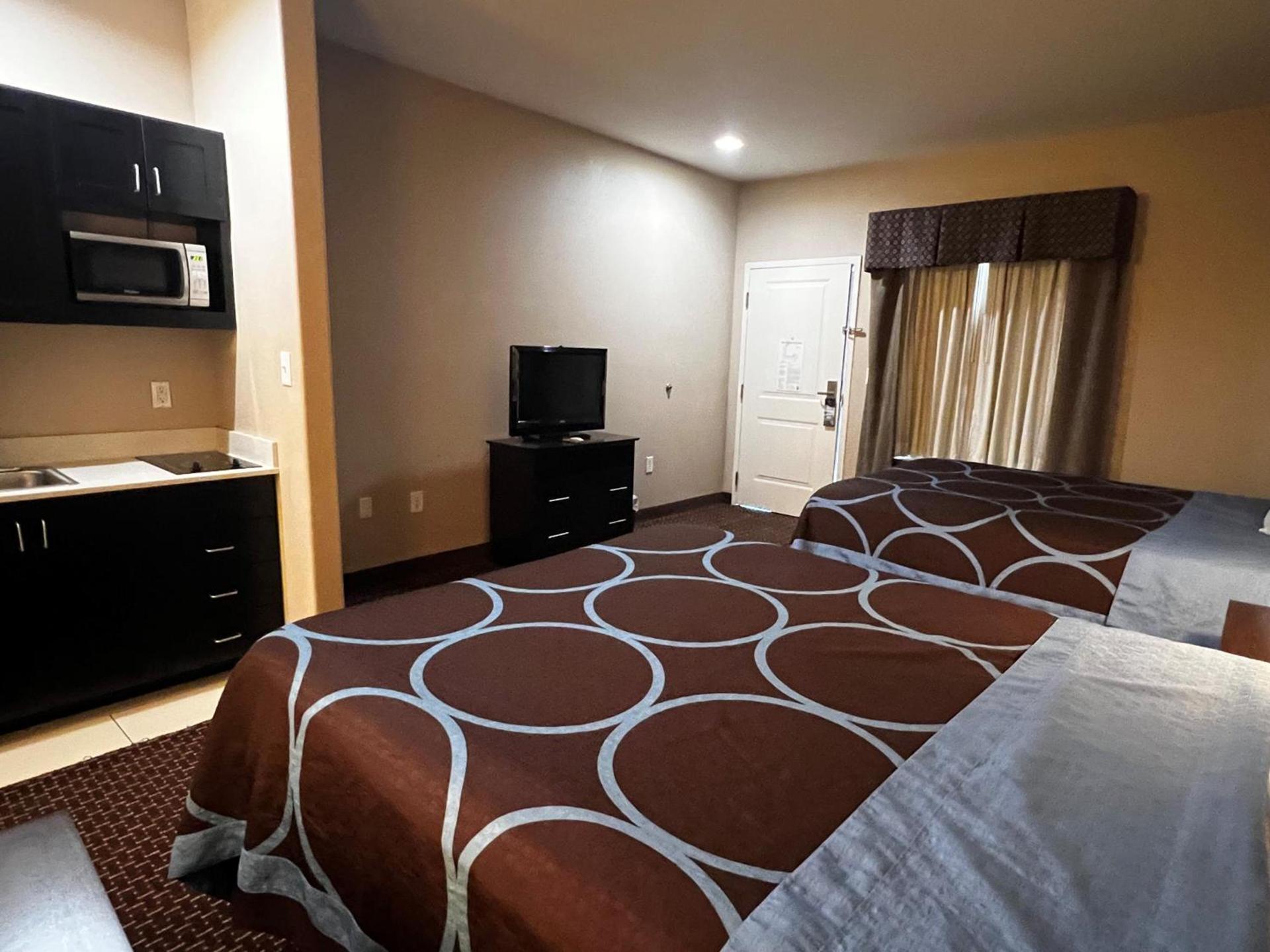 Super 8 by Wyndham Center photo 18