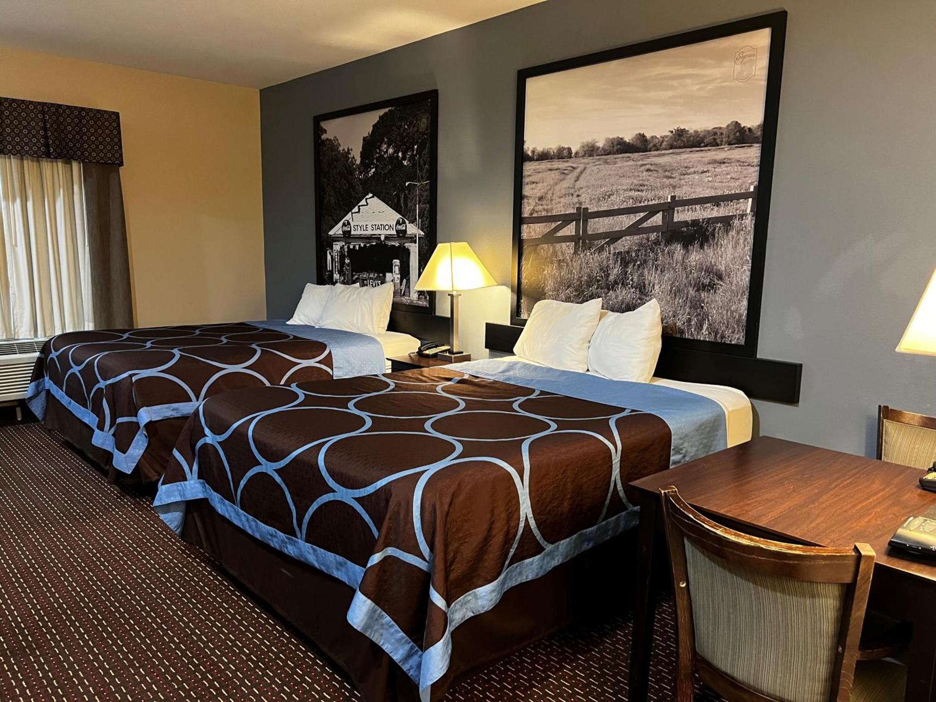Super 8 by Wyndham Center photo 25