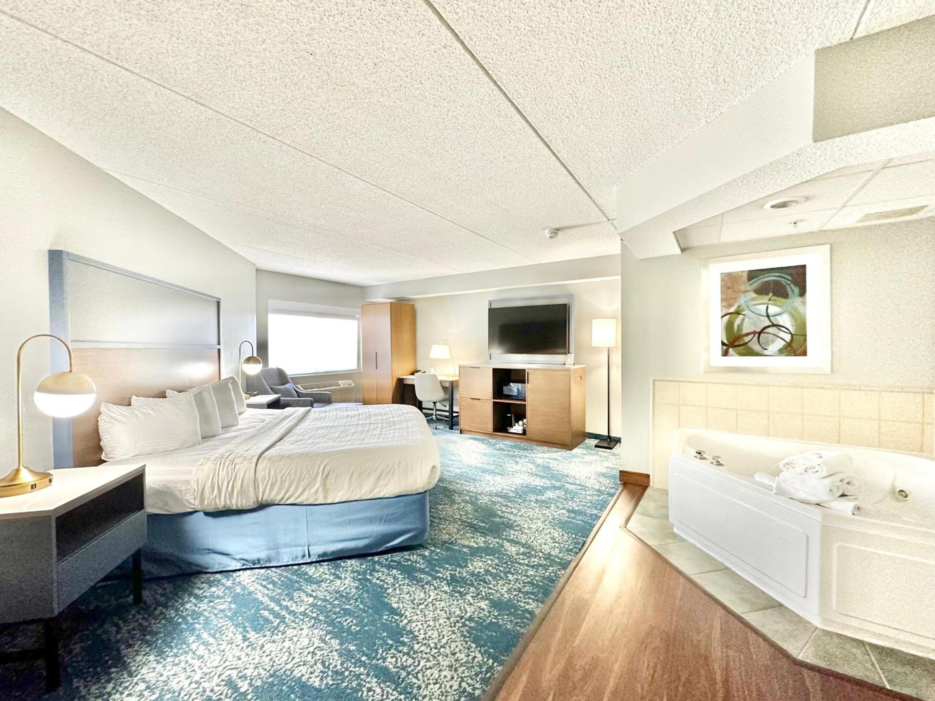 AmericInn by Wyndham Shakopee Near Canterbury Park photo 34