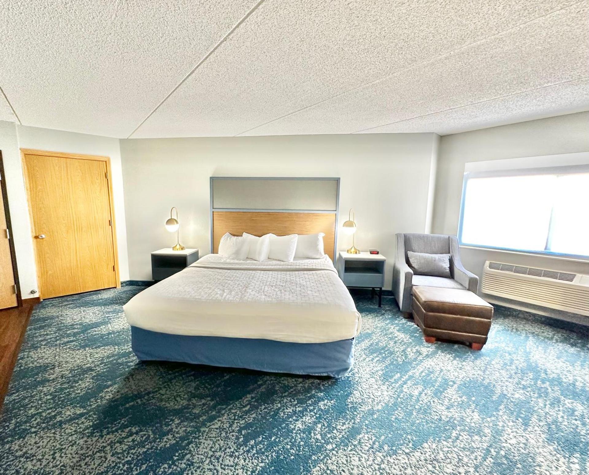 AmericInn by Wyndham Shakopee Near Canterbury Park photo 40