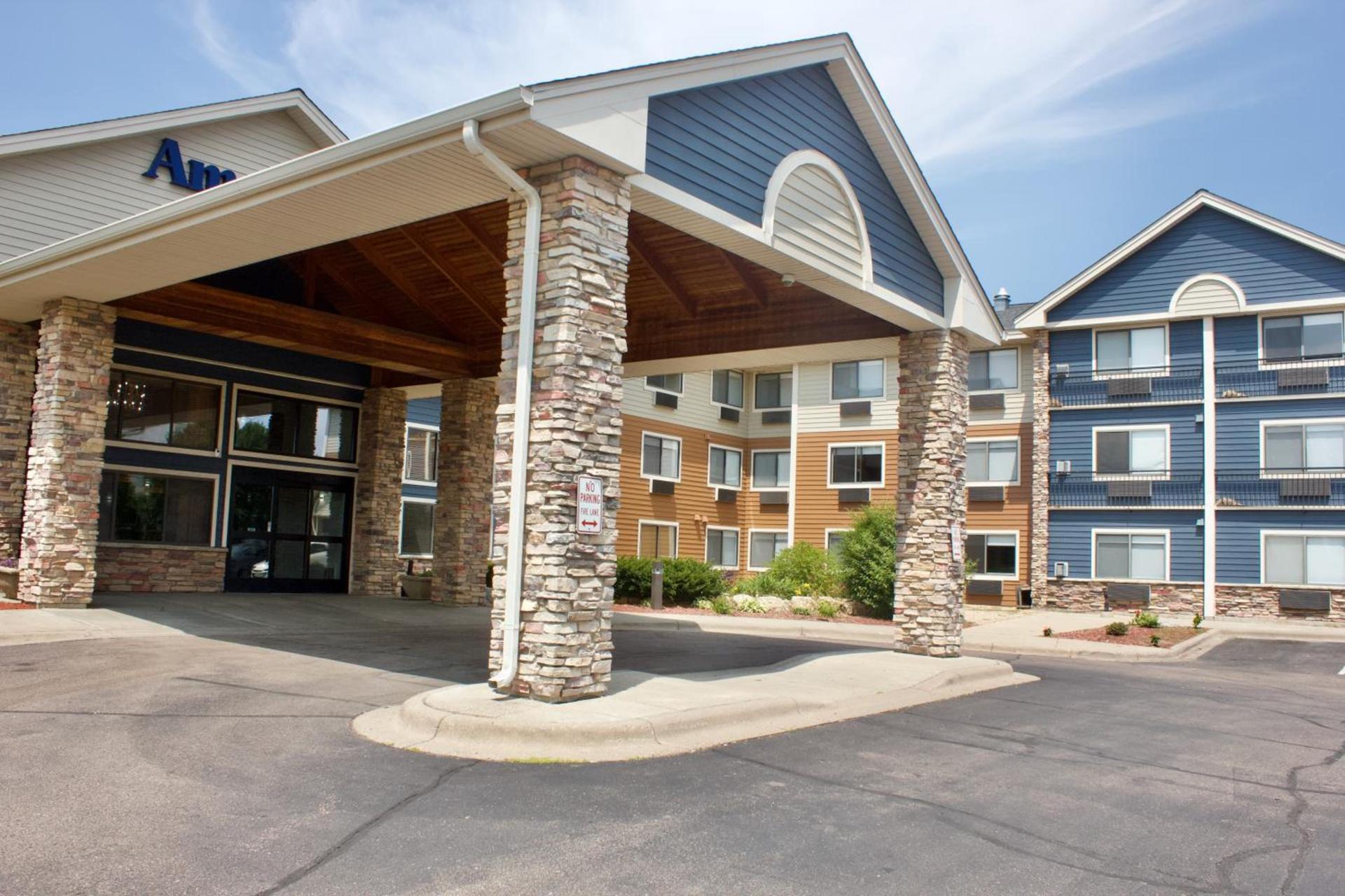AmericInn by Wyndham Shakopee Near Canterbury Park photo 3