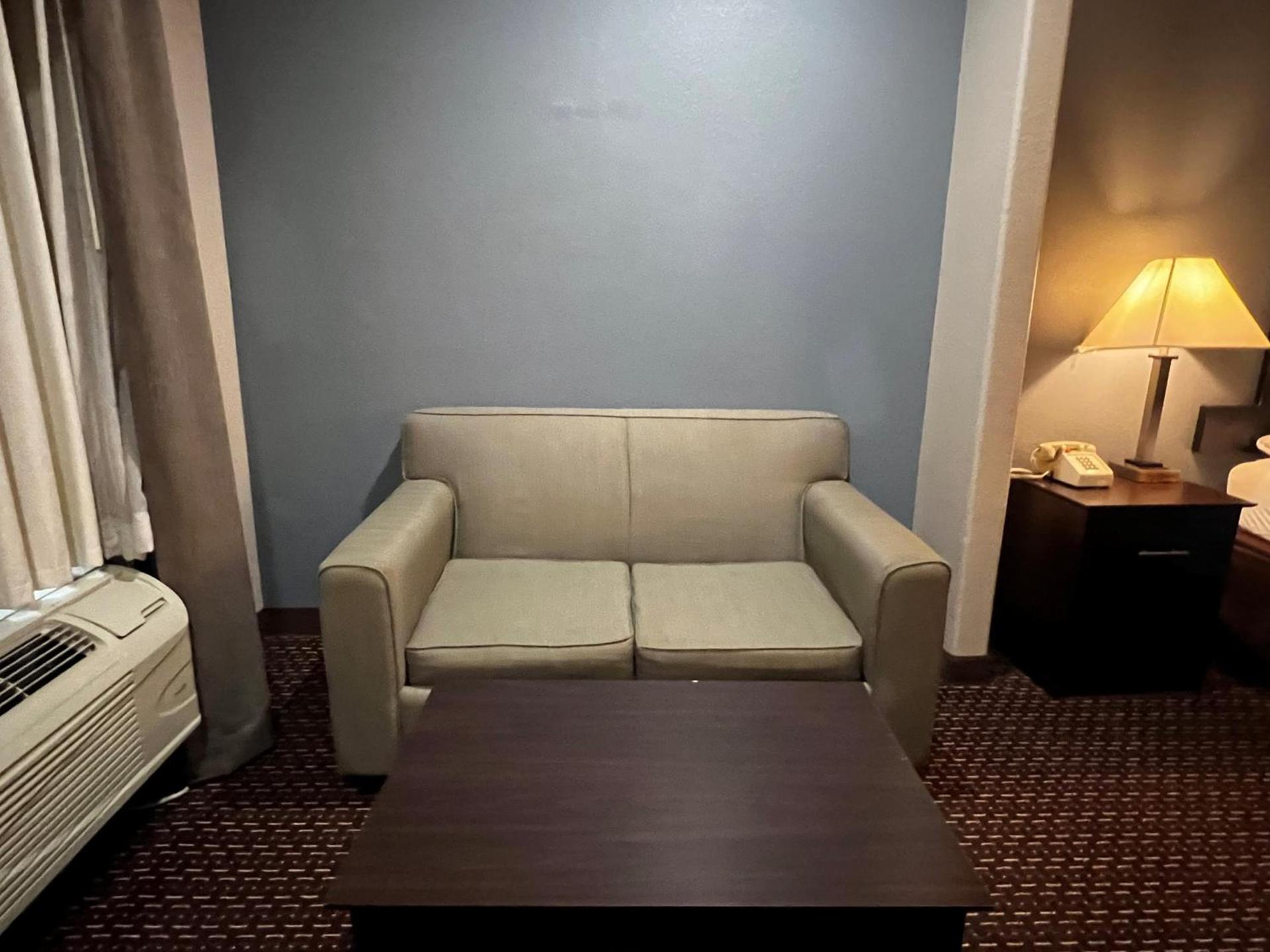 Super 8 by Wyndham Center photo 31