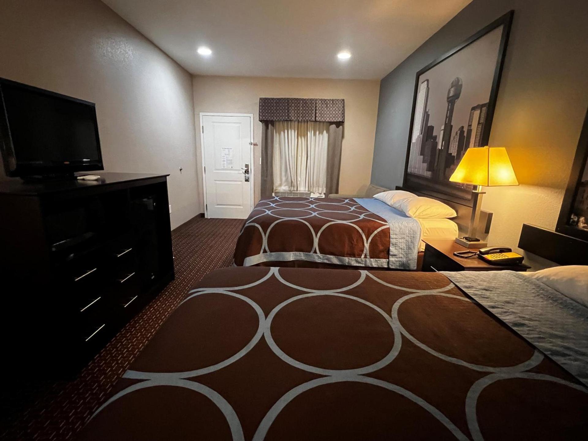 Super 8 by Wyndham Center photo 40