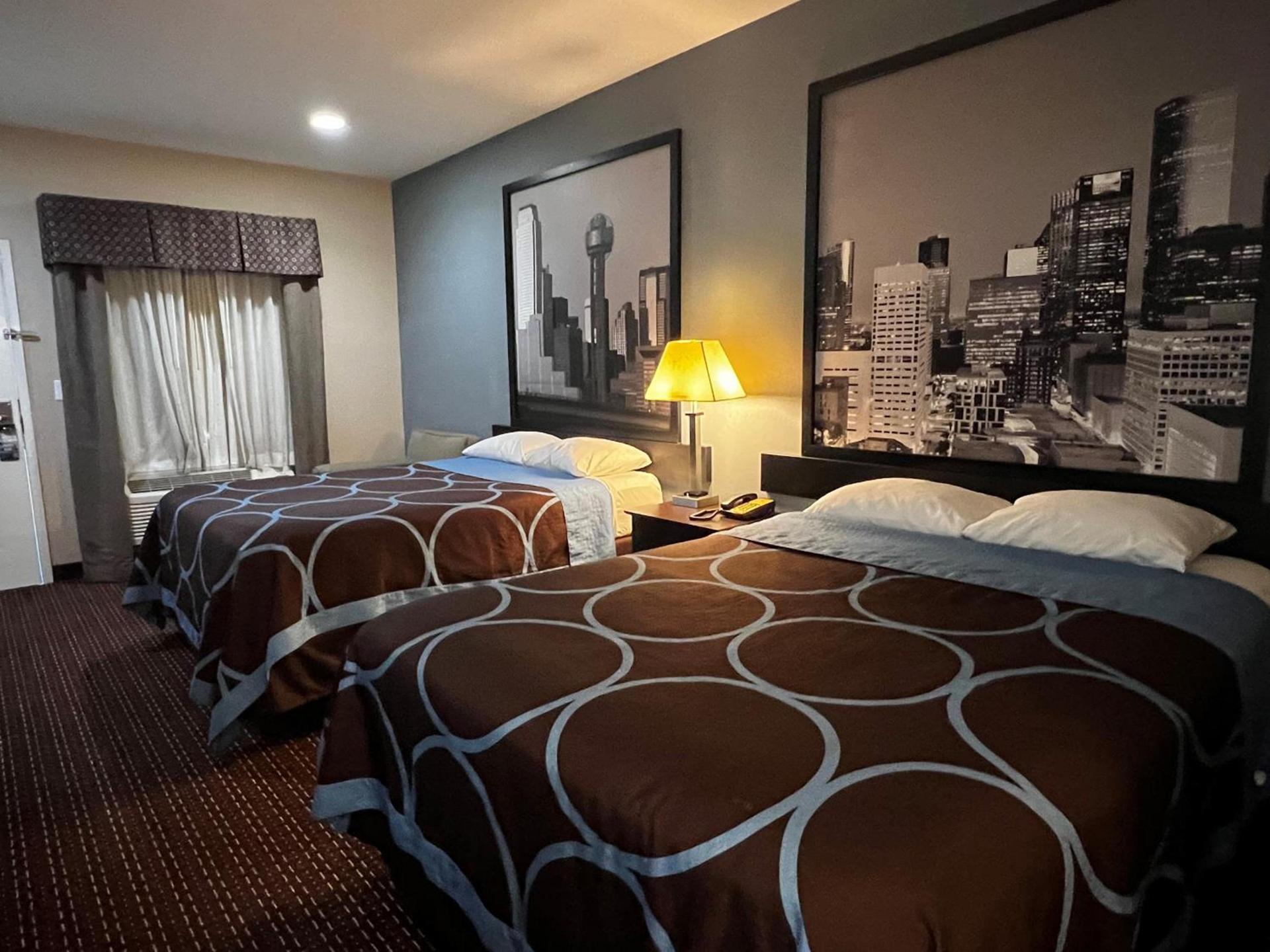 Super 8 by Wyndham Center photo 39