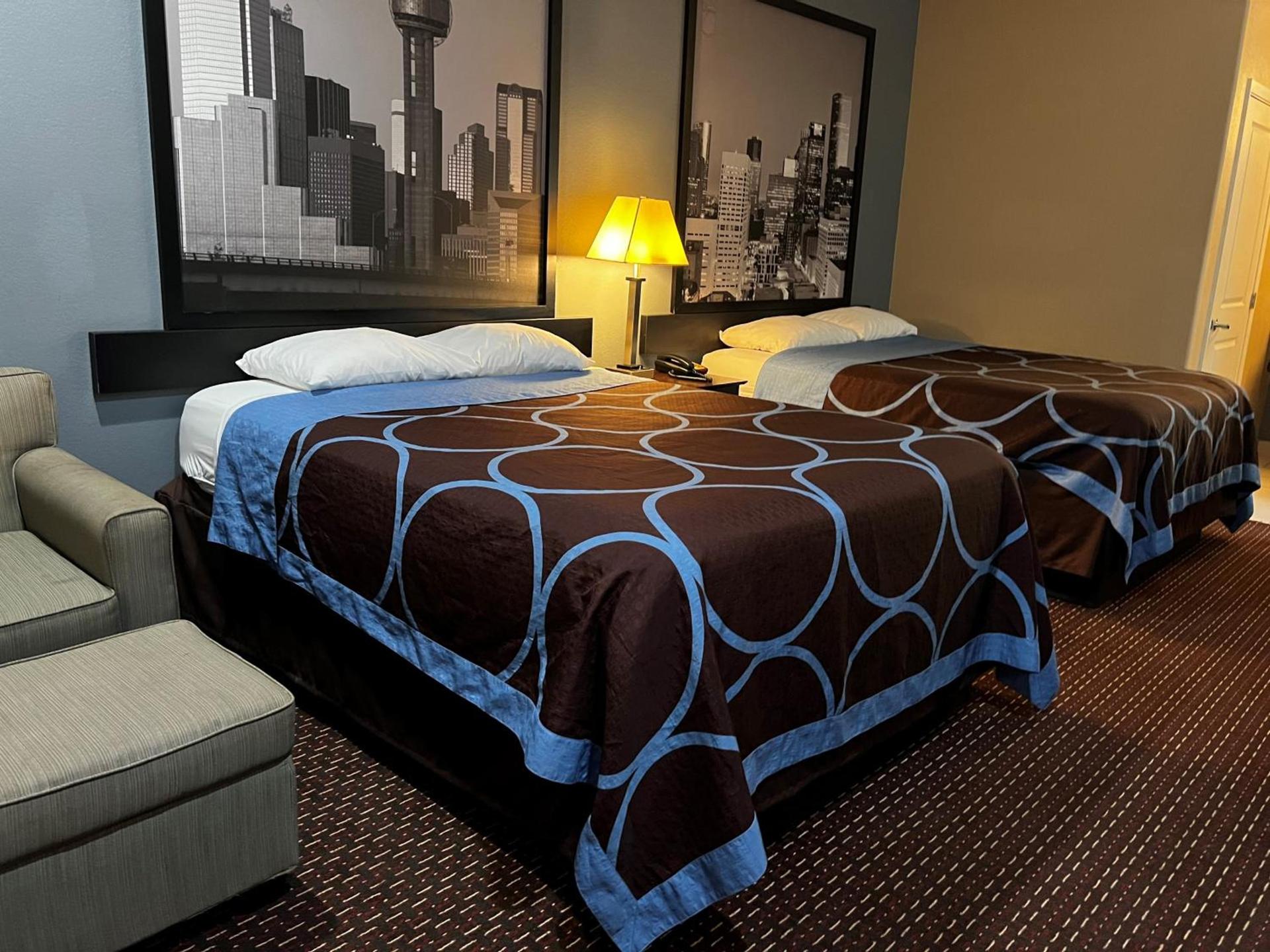 Super 8 by Wyndham Center photo 42