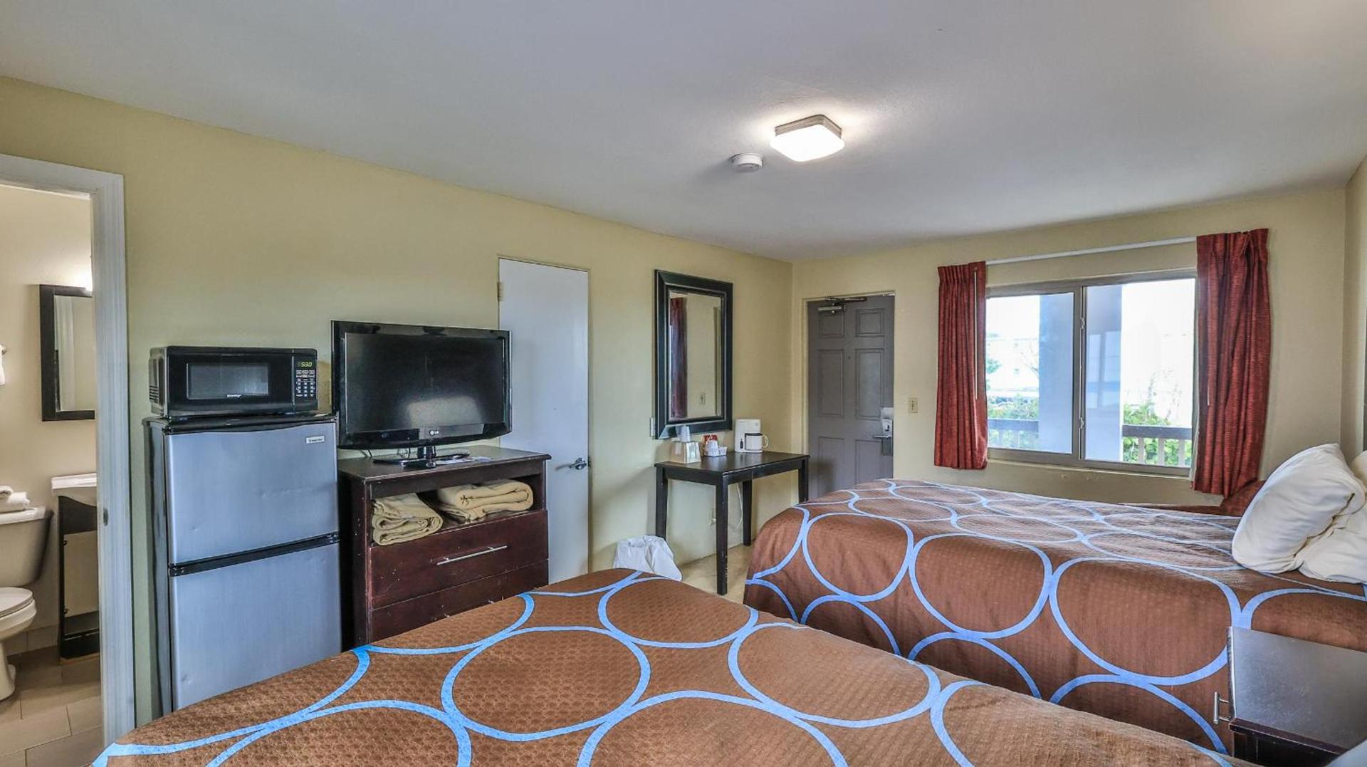 Driftwood Beach Motel photo 61