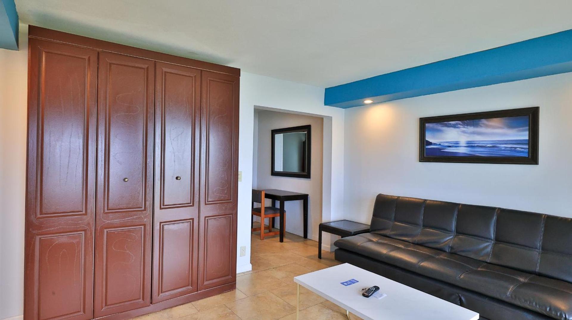 Driftwood Beach Motel photo 64