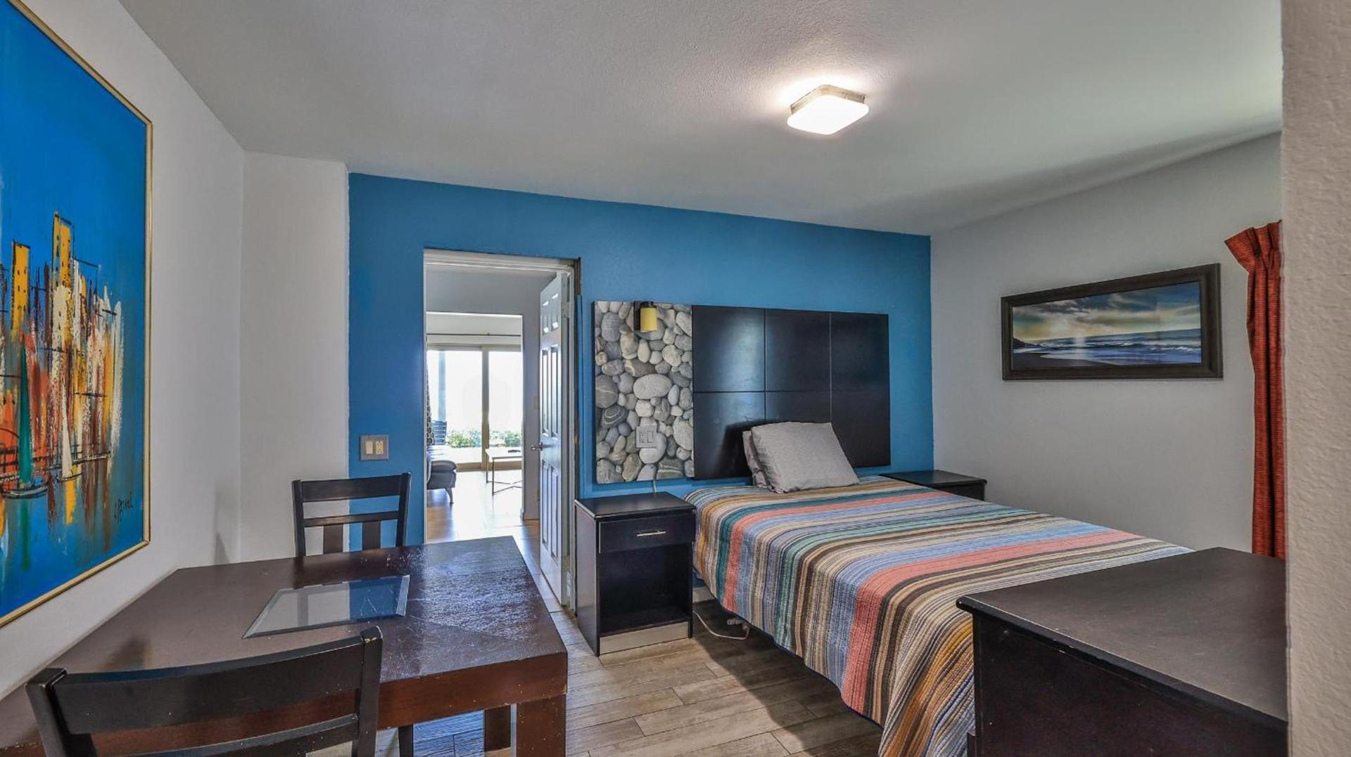 Driftwood Beach Motel photo 98