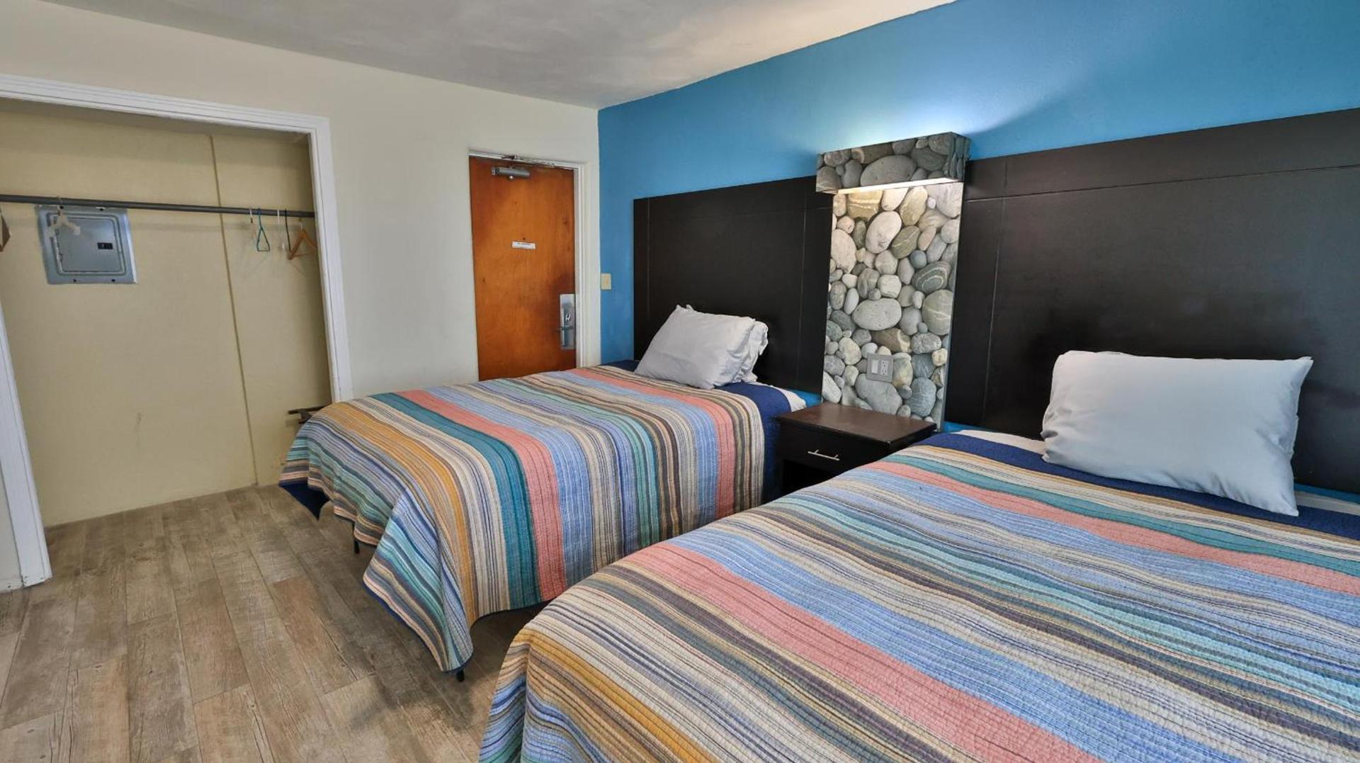 Driftwood Beach Motel photo 67