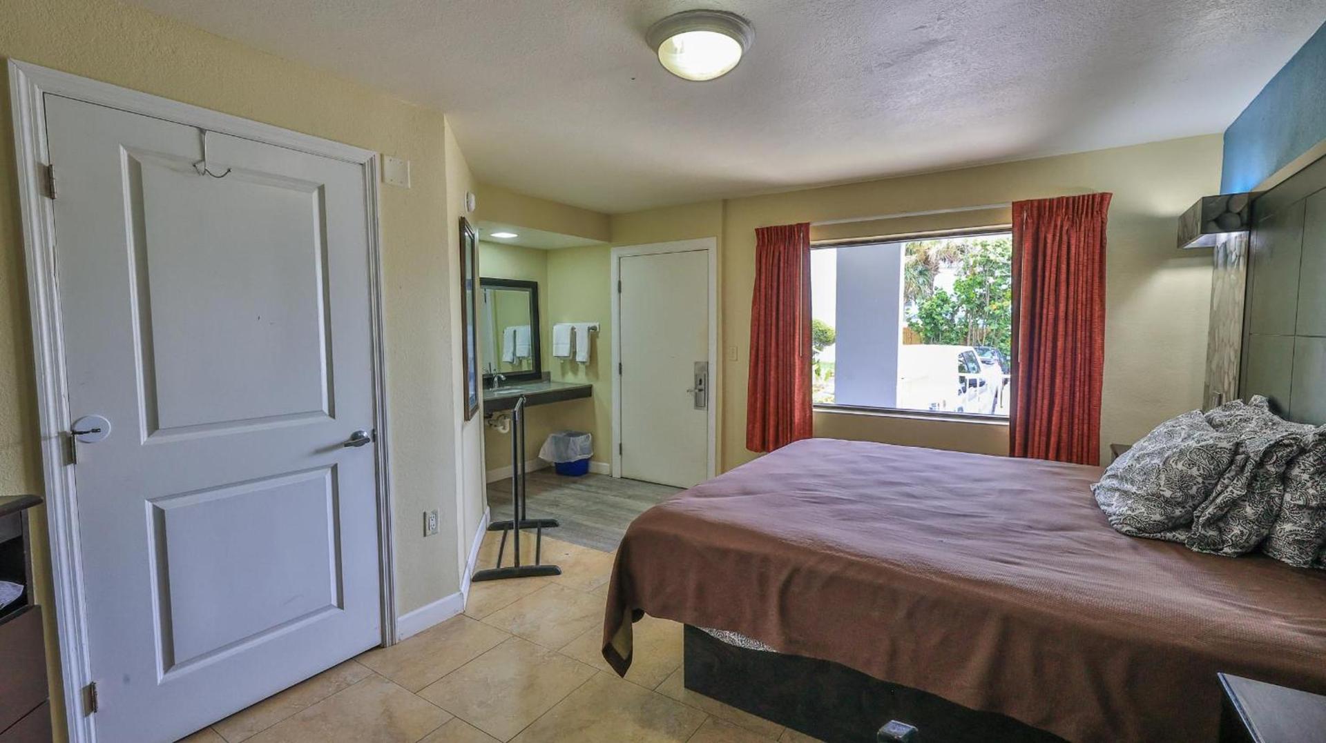 Driftwood Beach Motel photo 74