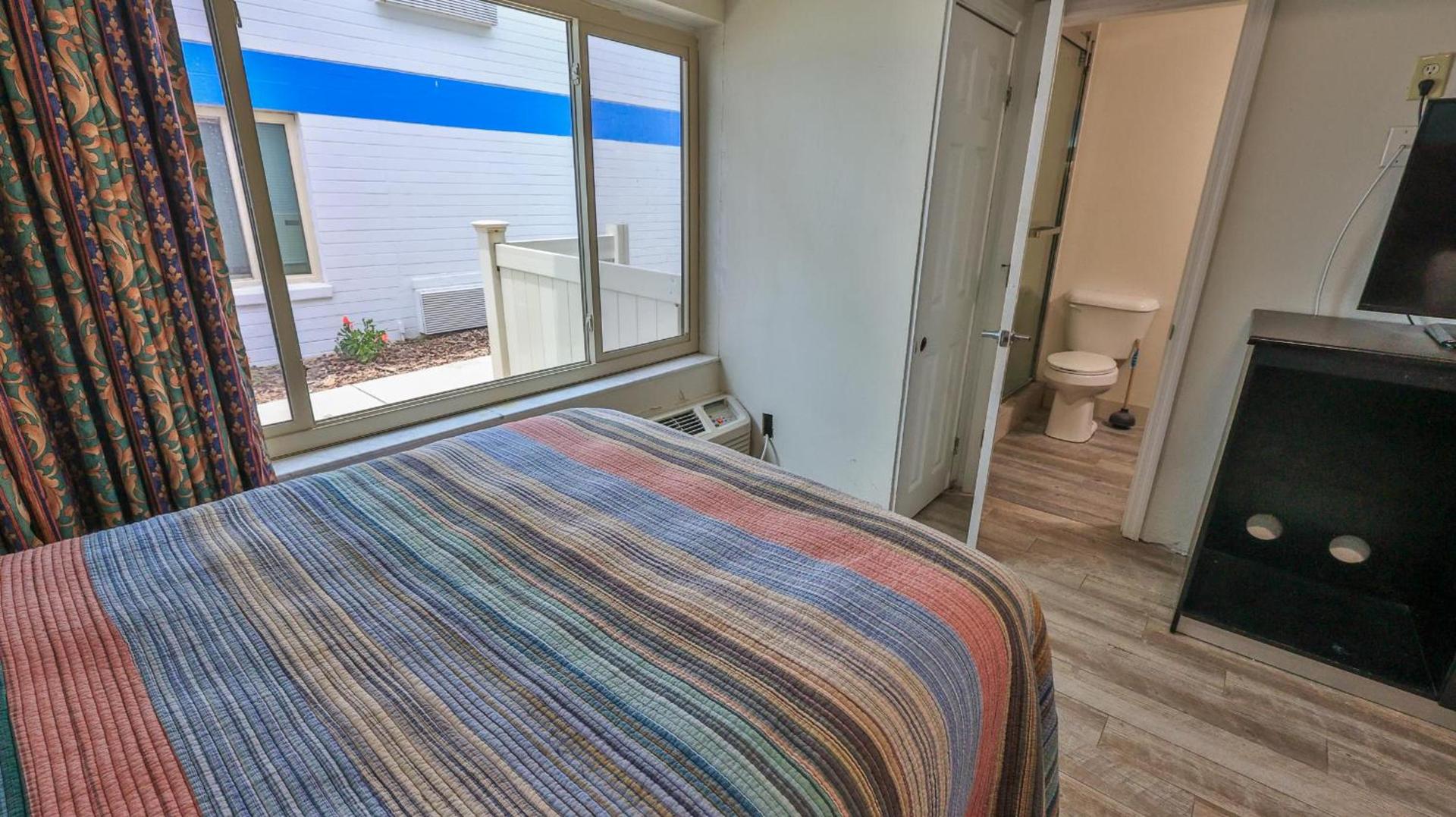 Driftwood Beach Motel photo 82